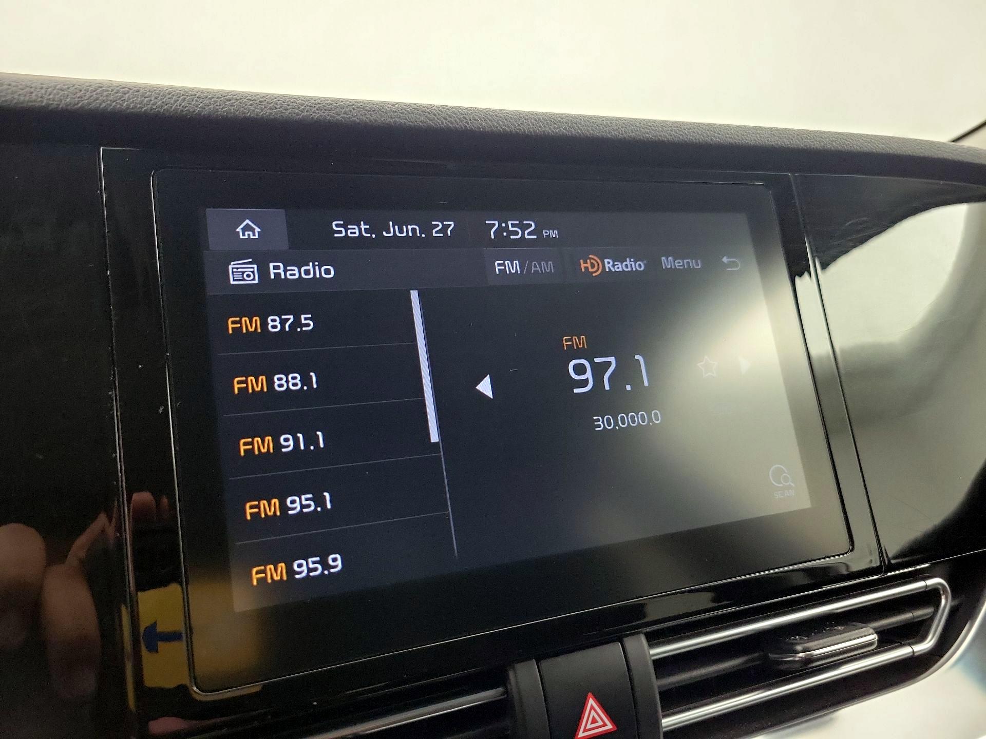 Thumbnail: 2021 Kia Niro - 15