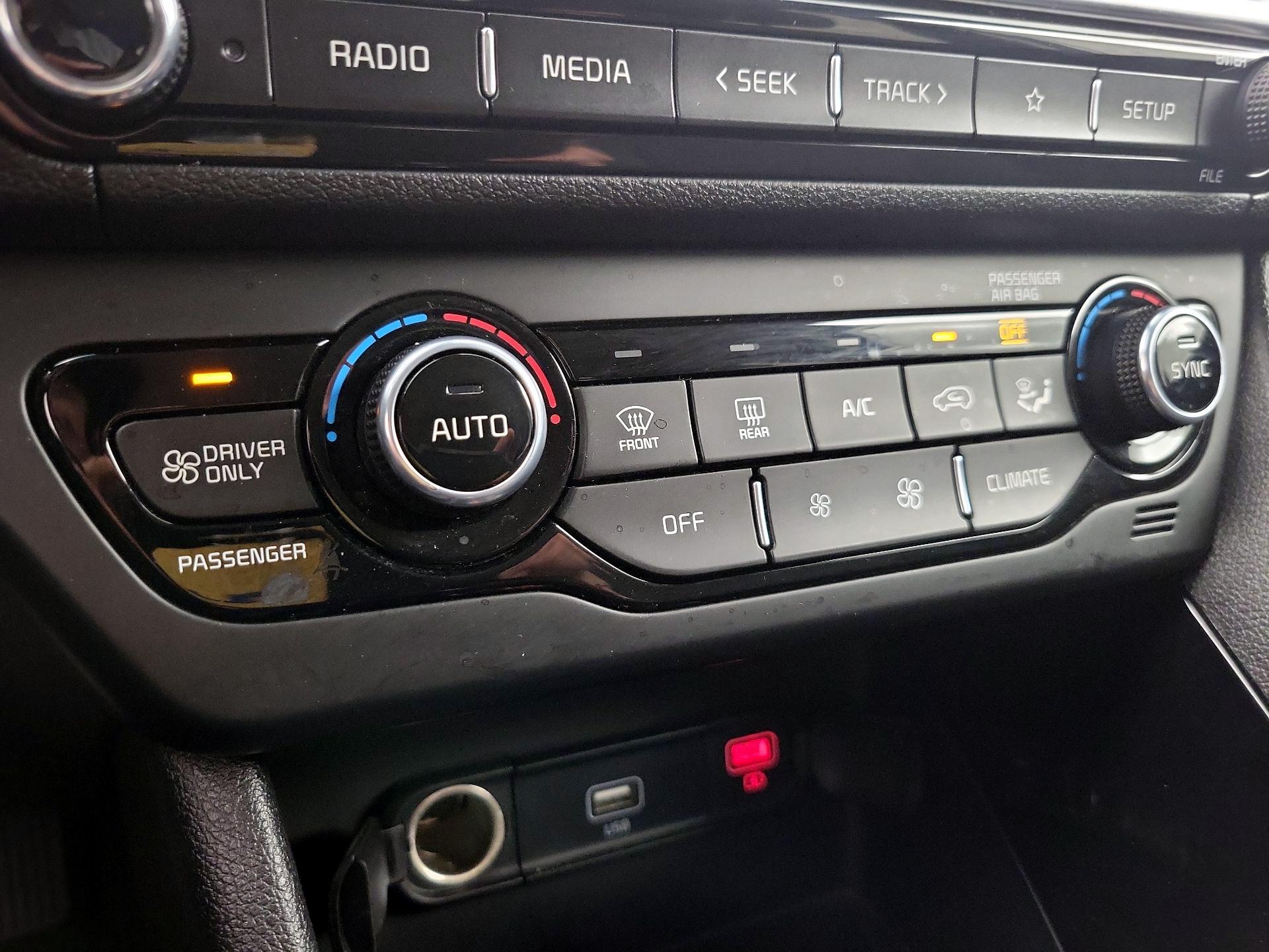 Thumbnail: 2021 Kia Niro - 16