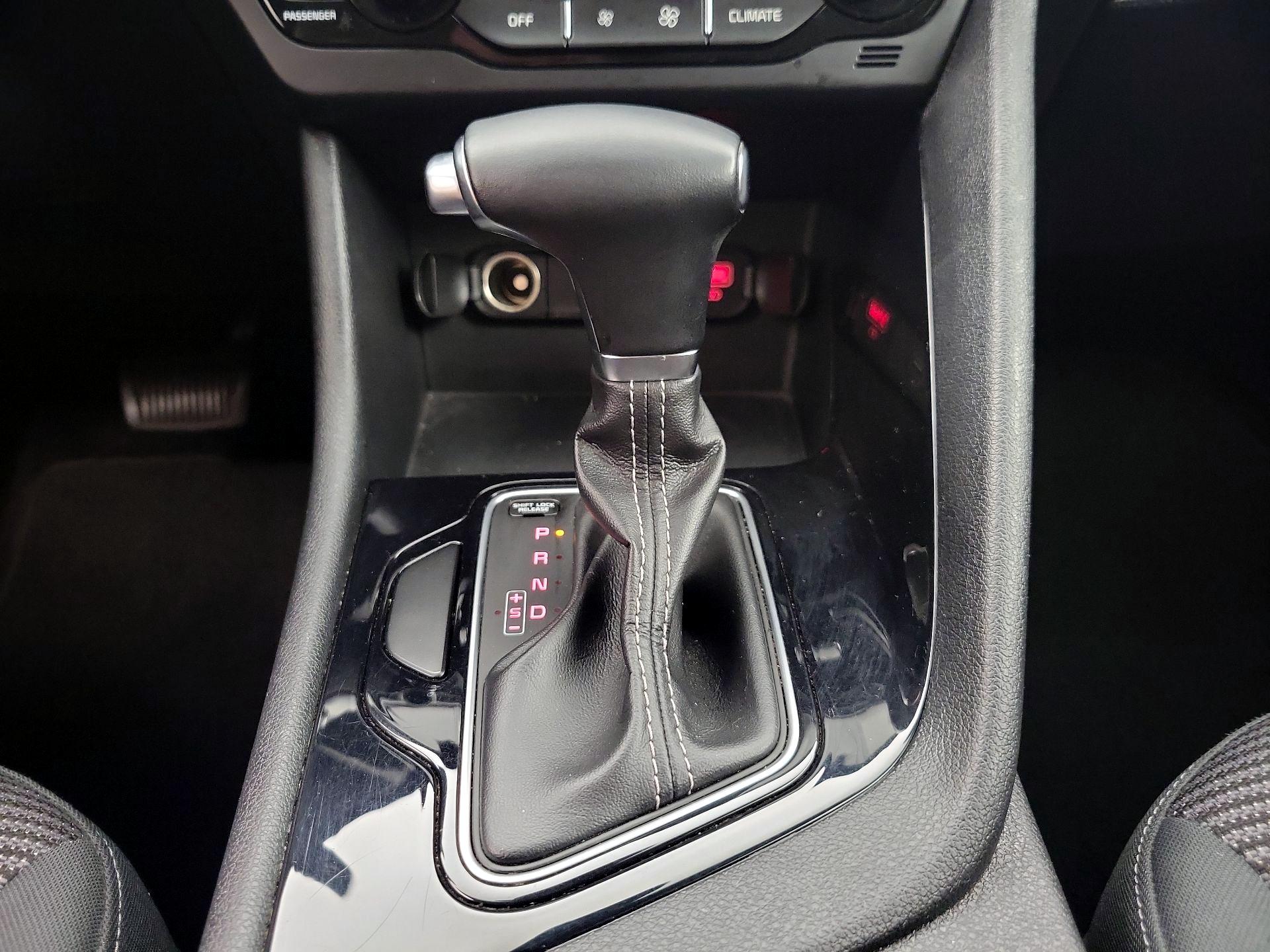 Thumbnail: 2021 Kia Niro - 17
