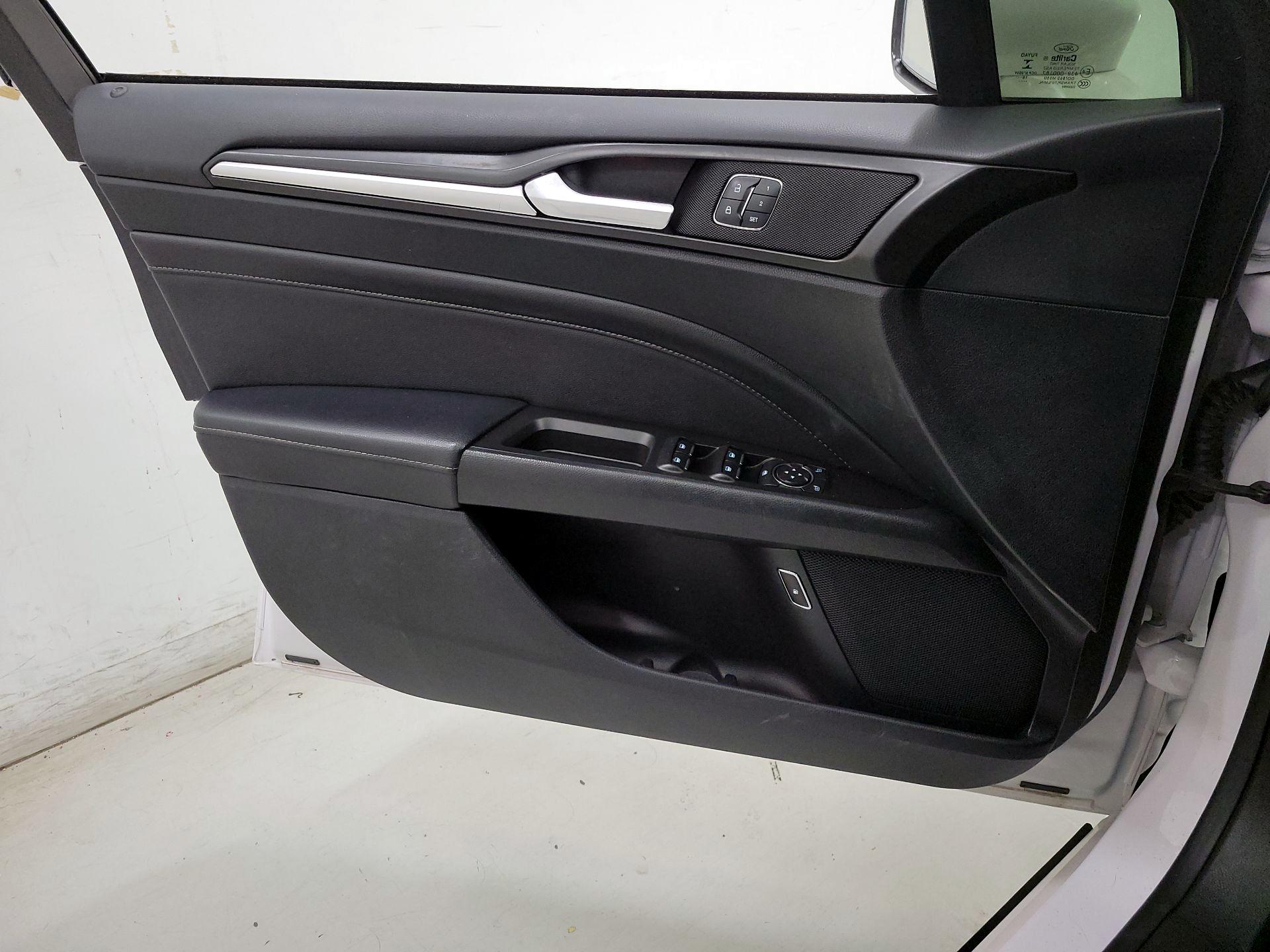 Thumbnail: 2017 Ford Fusion - 12