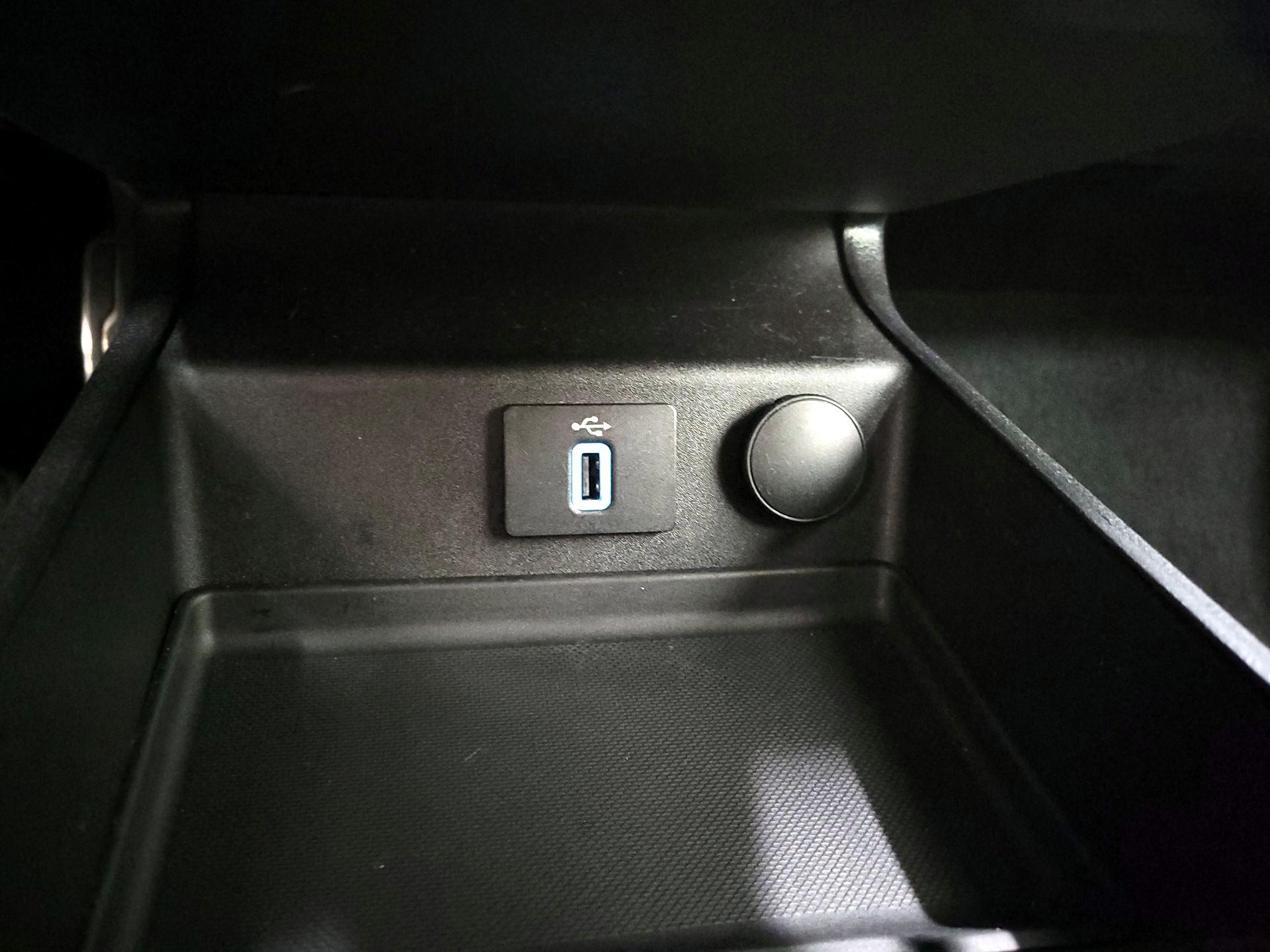 Thumbnail: 2017 Ford Fusion - 19