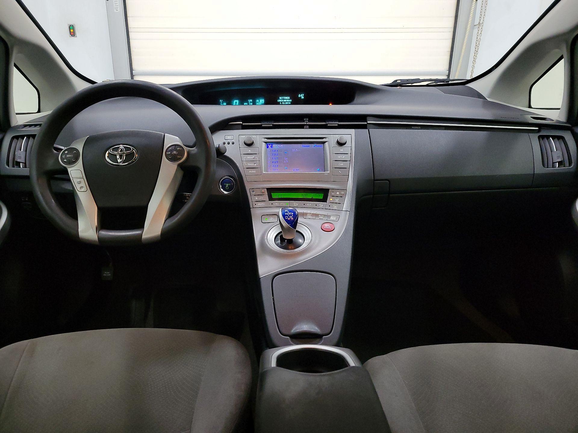 Thumbnail: 2014 Toyota Prius - 9