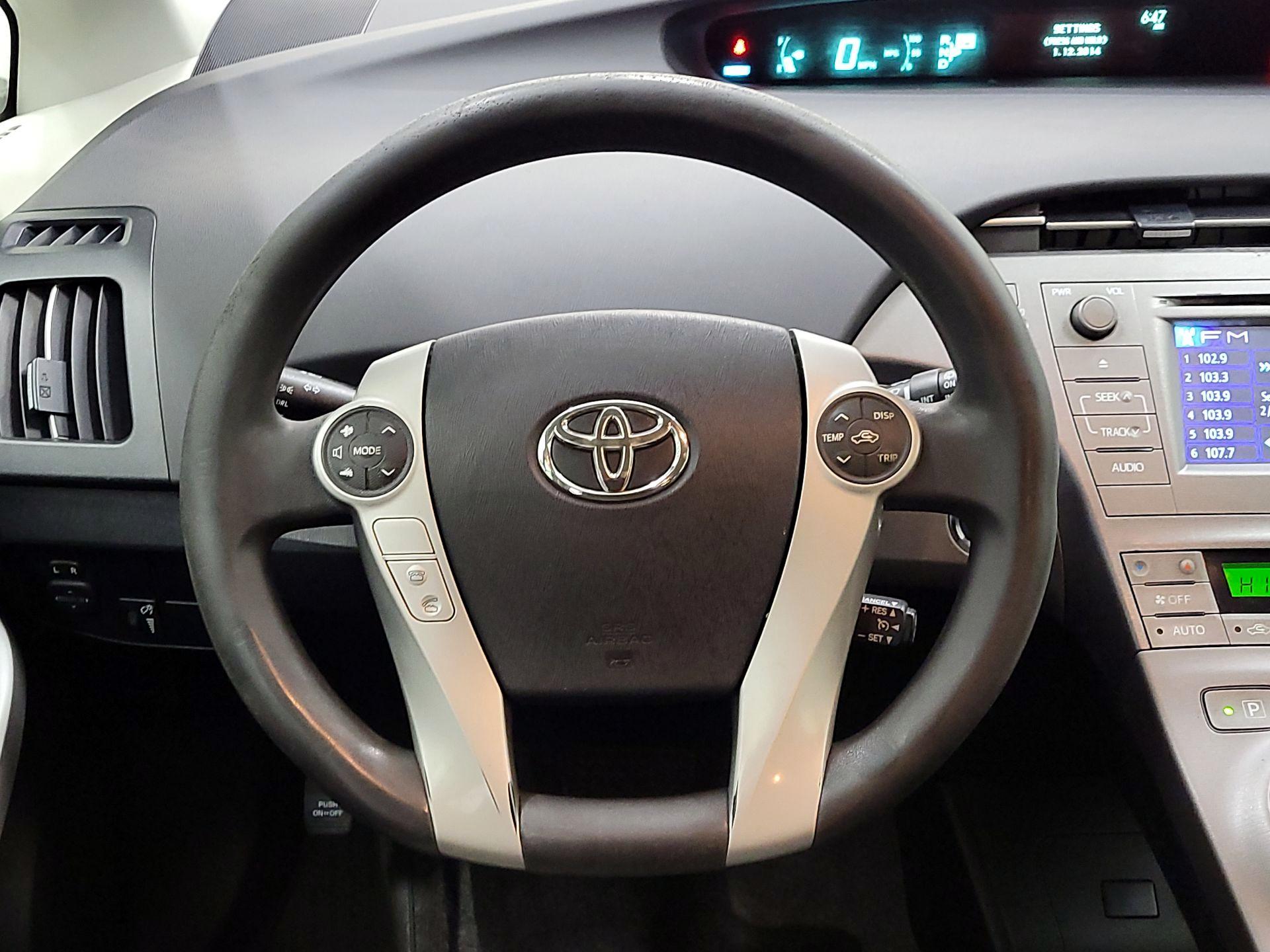 Thumbnail: 2014 Toyota Prius - 10