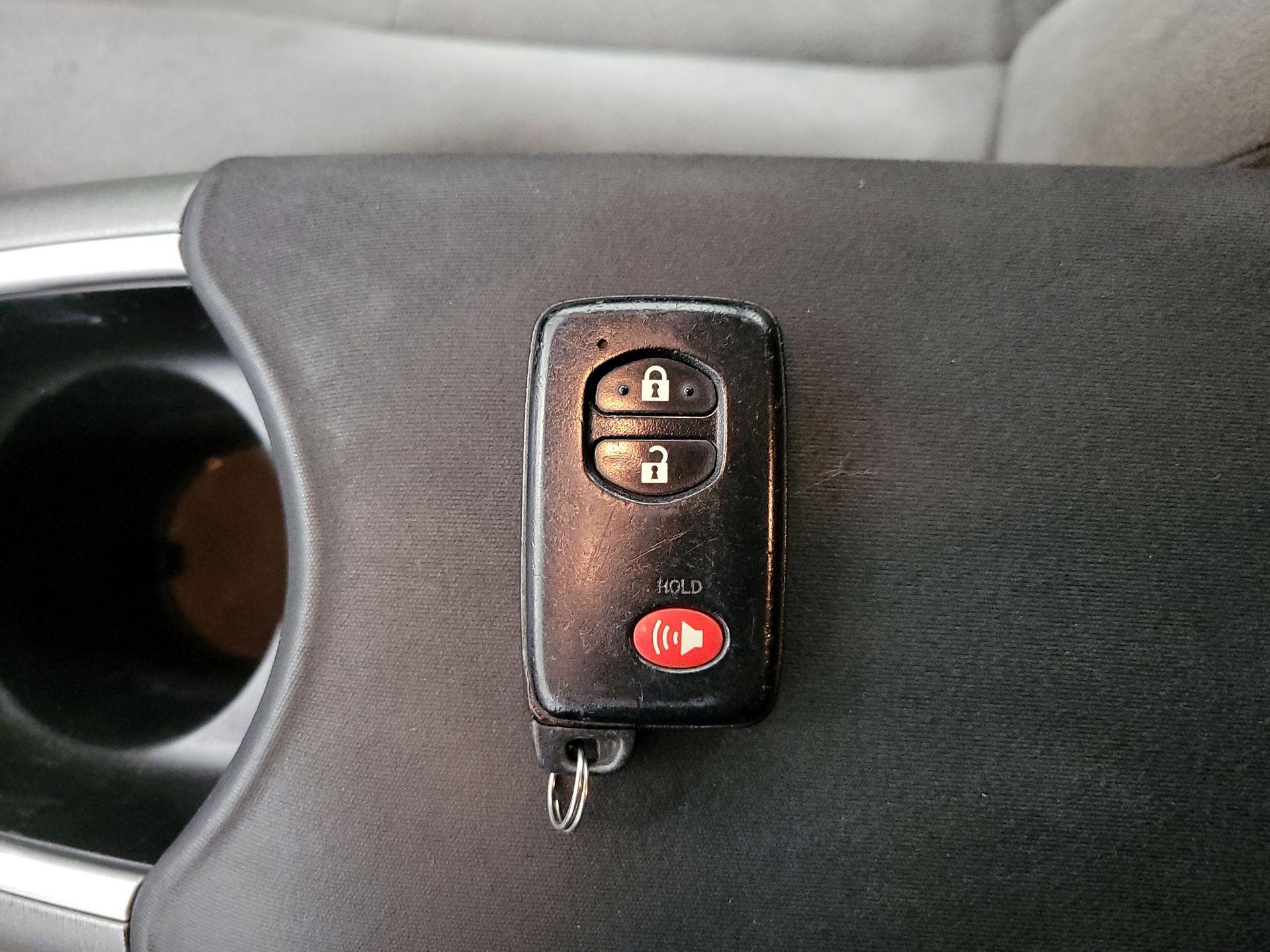 Thumbnail: 2014 Toyota Prius - 20