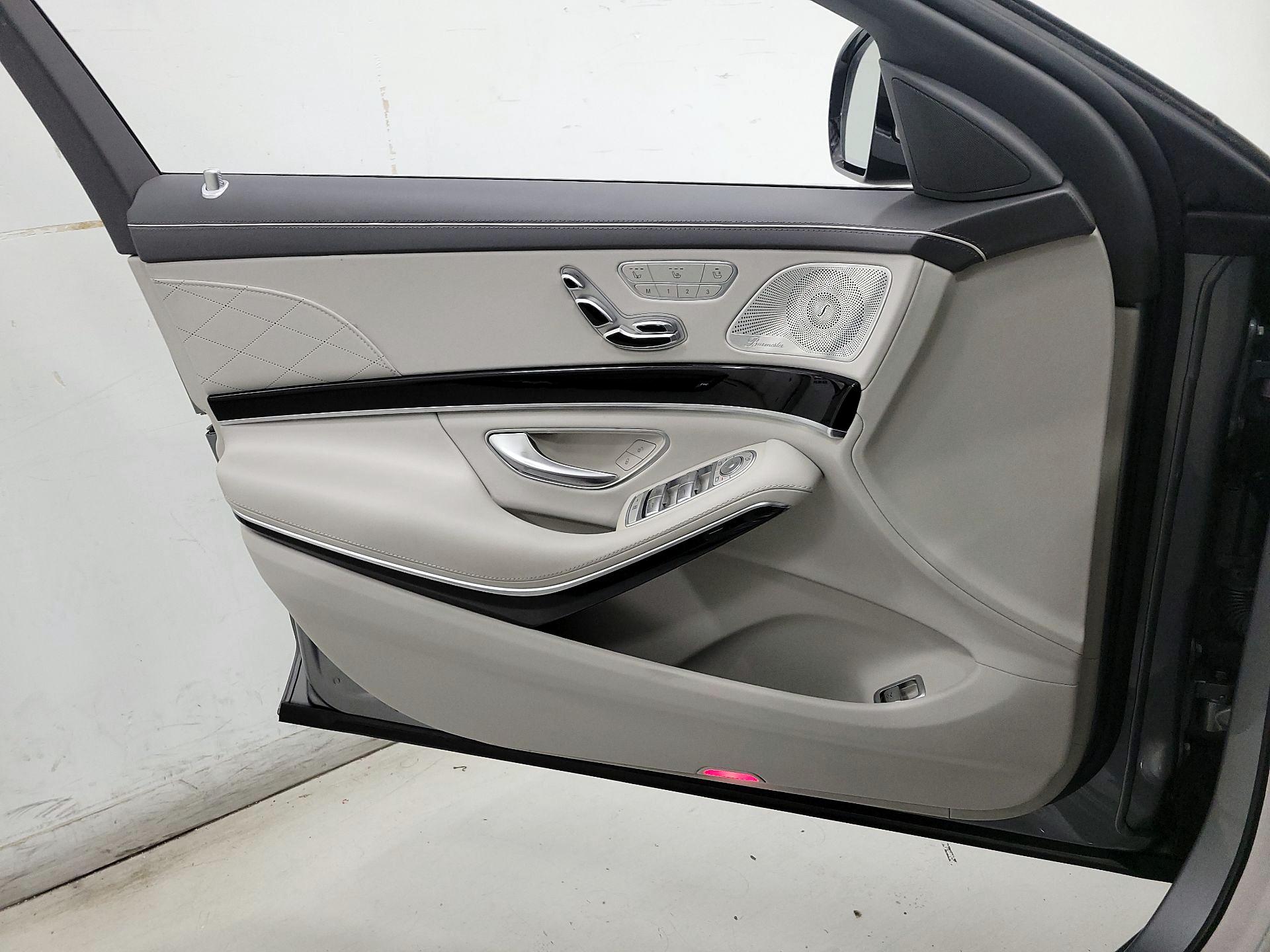 Thumbnail: 2015 Mercedes-Benz S-Class - 12