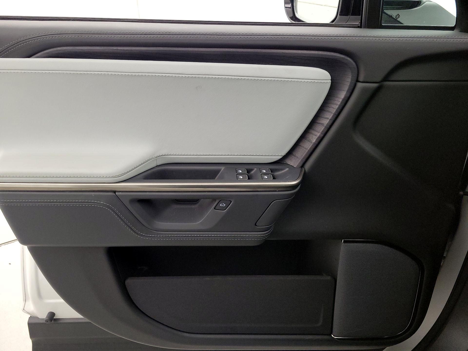 Thumbnail: 2025 Rivian R1S - 12