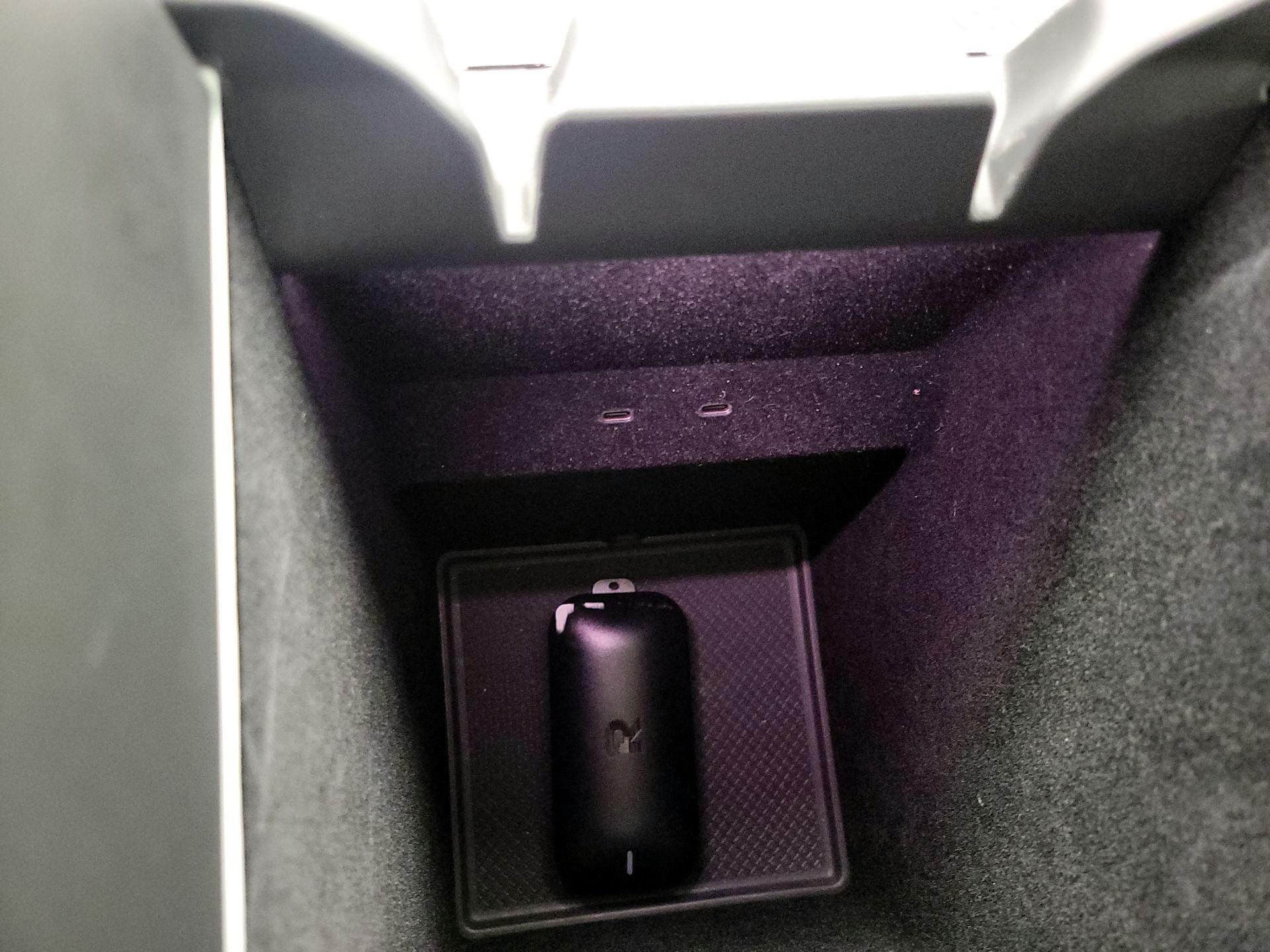 Thumbnail: 2025 Rivian R1S - 18