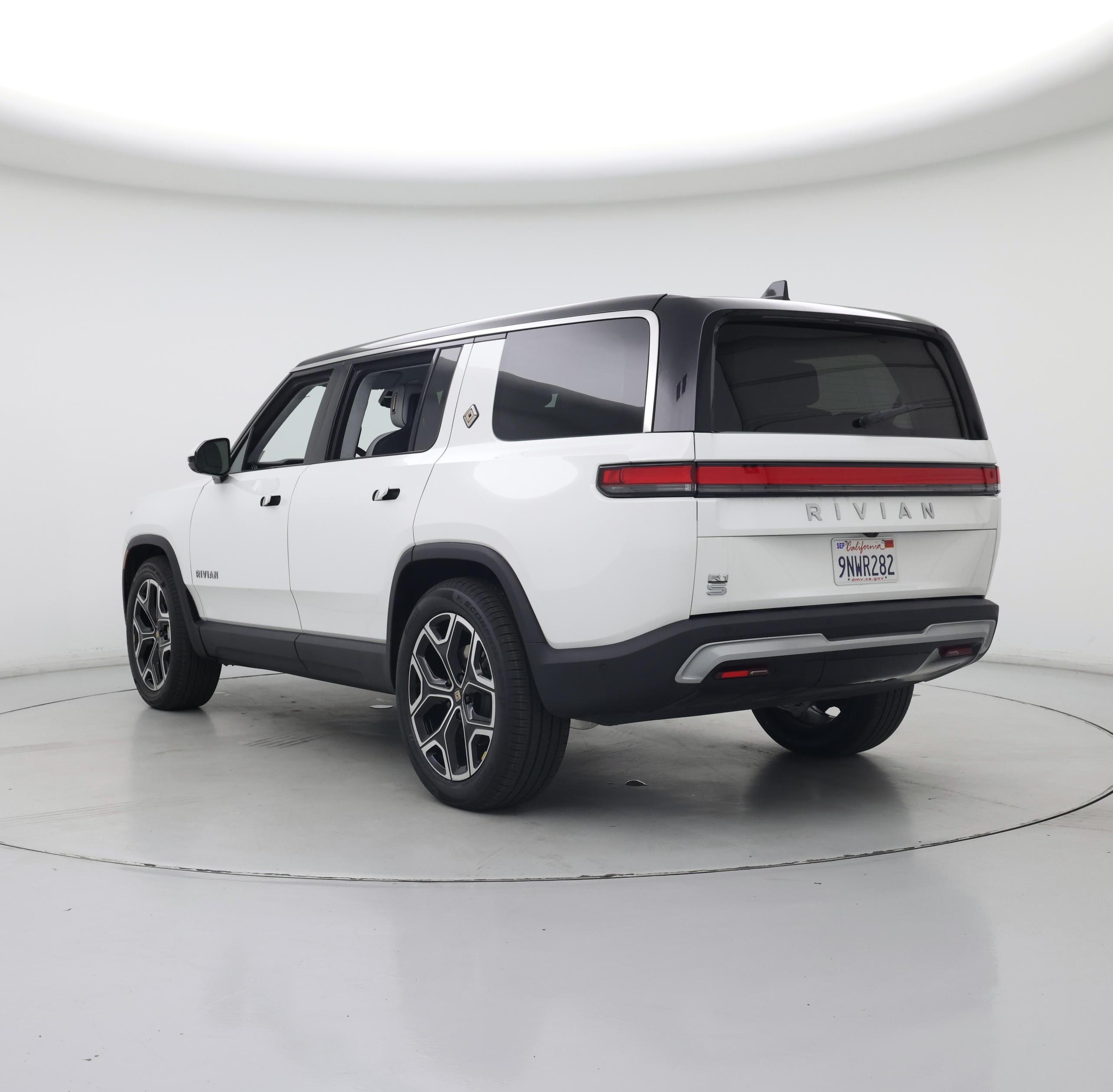 Thumbnail: 2025 Rivian R1S - 2