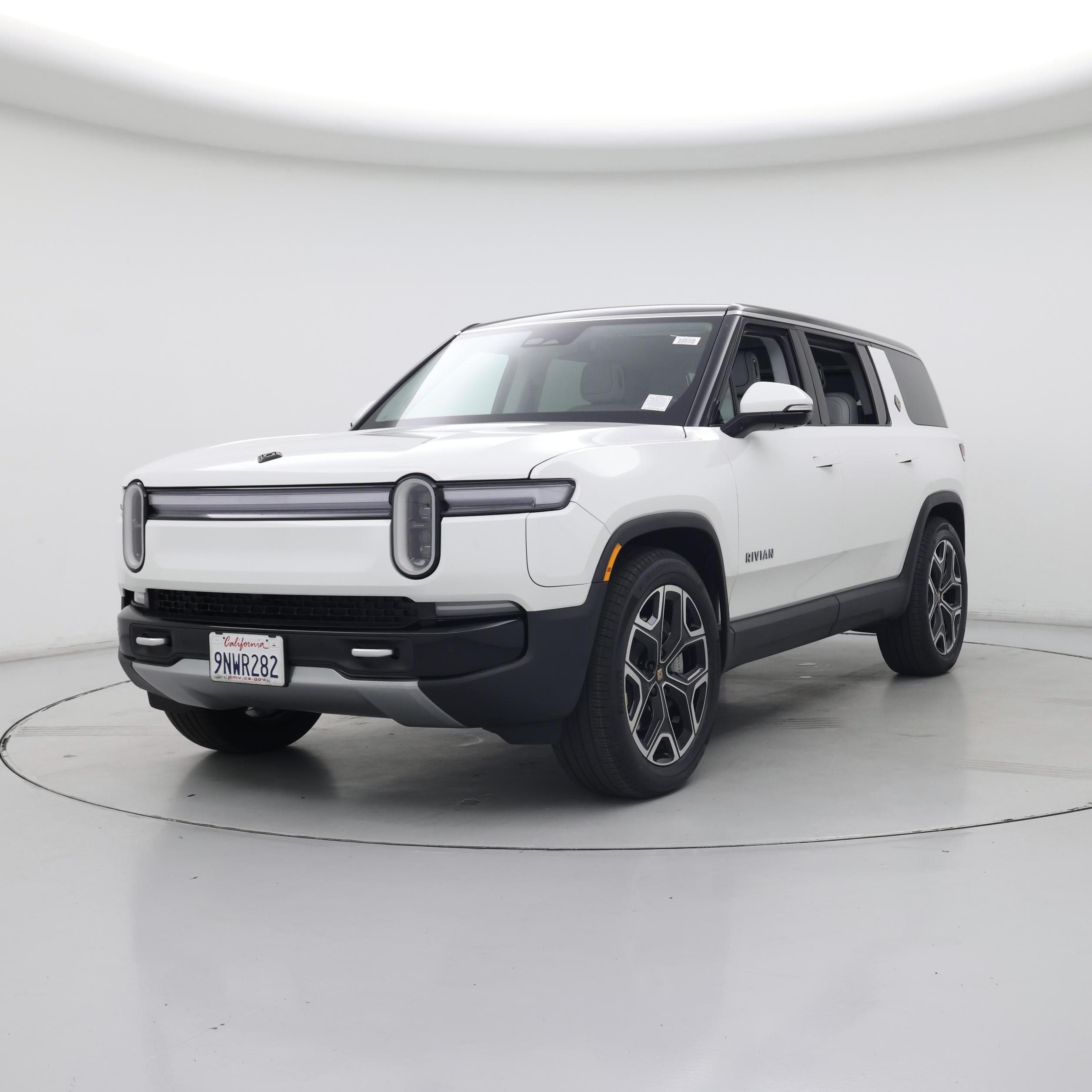 Thumbnail: 2025 Rivian R1S - 4