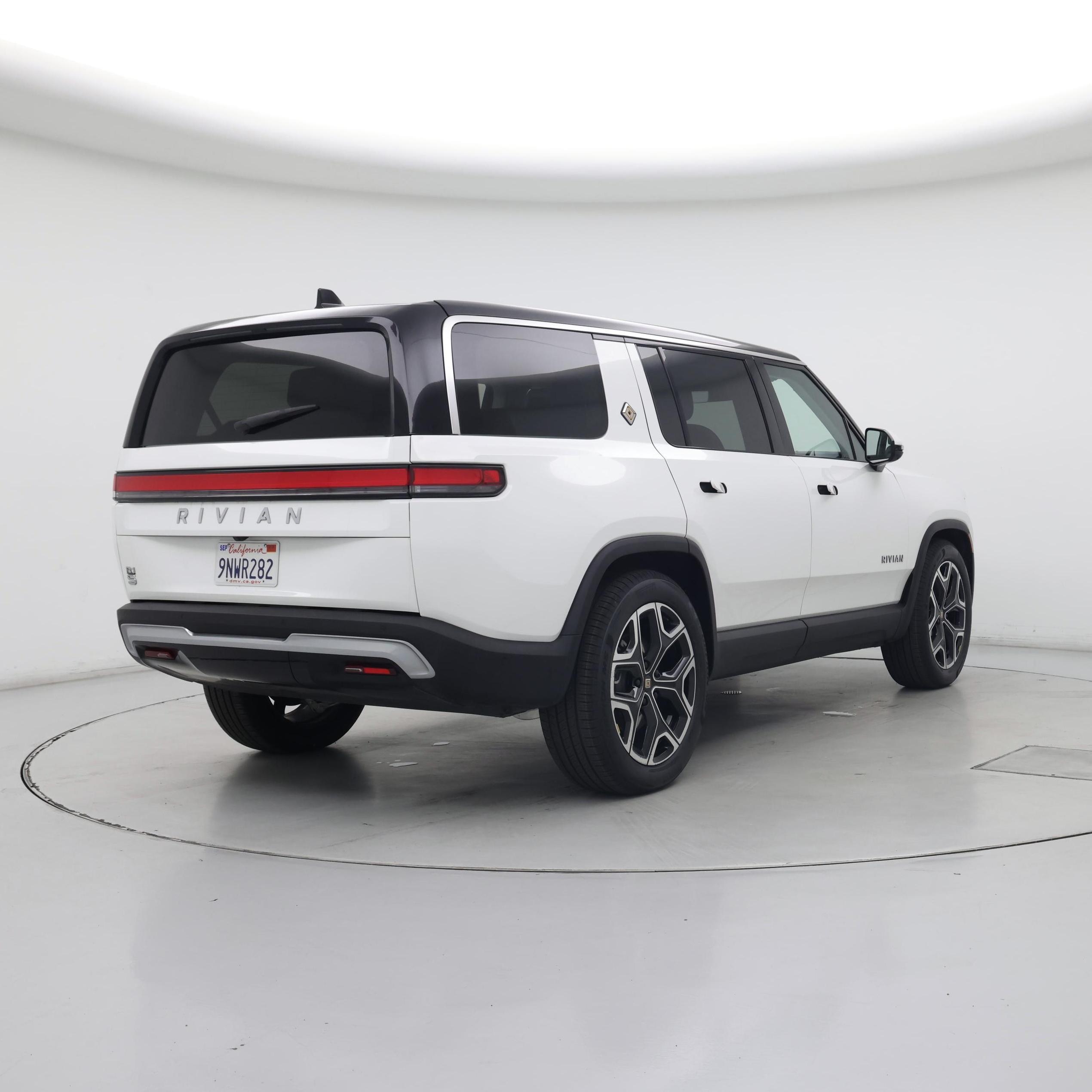 Thumbnail: 2025 Rivian R1S - 8