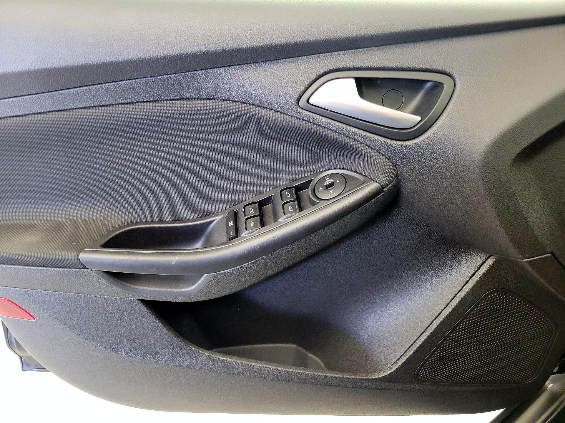 Thumbnail: 2014 Ford Focus - 12