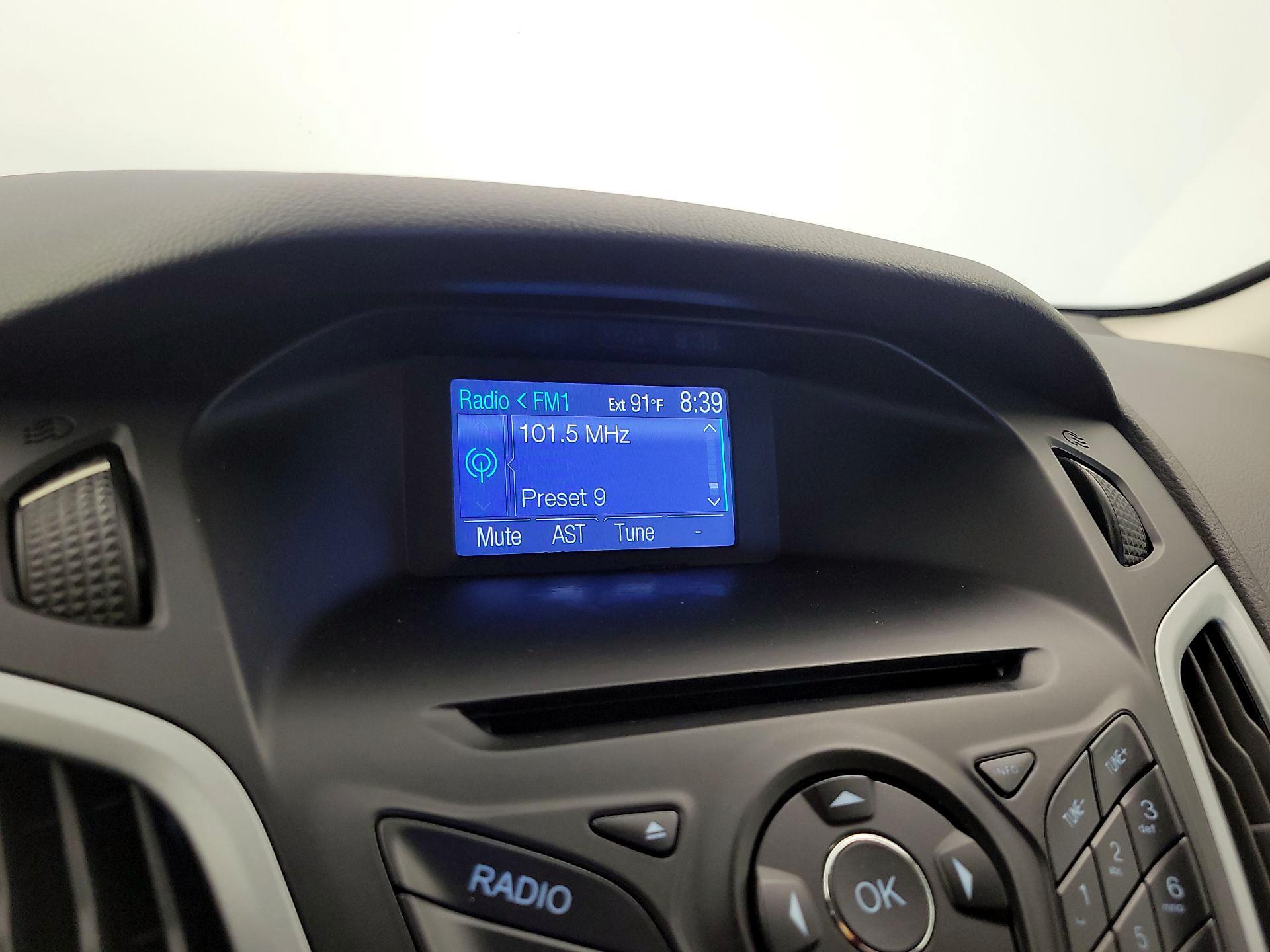 Thumbnail: 2014 Ford Focus - 14