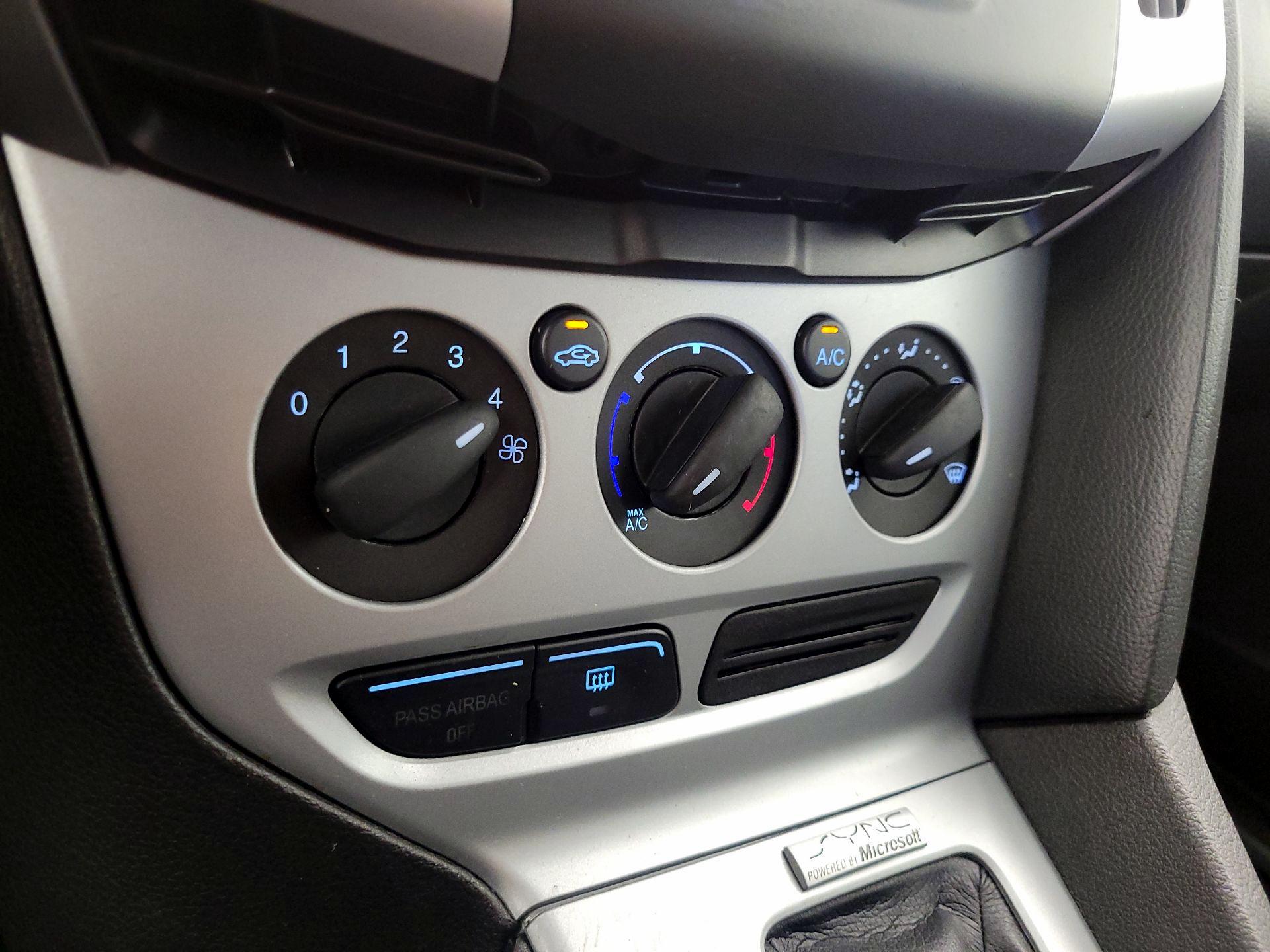 Thumbnail: 2014 Ford Focus - 15