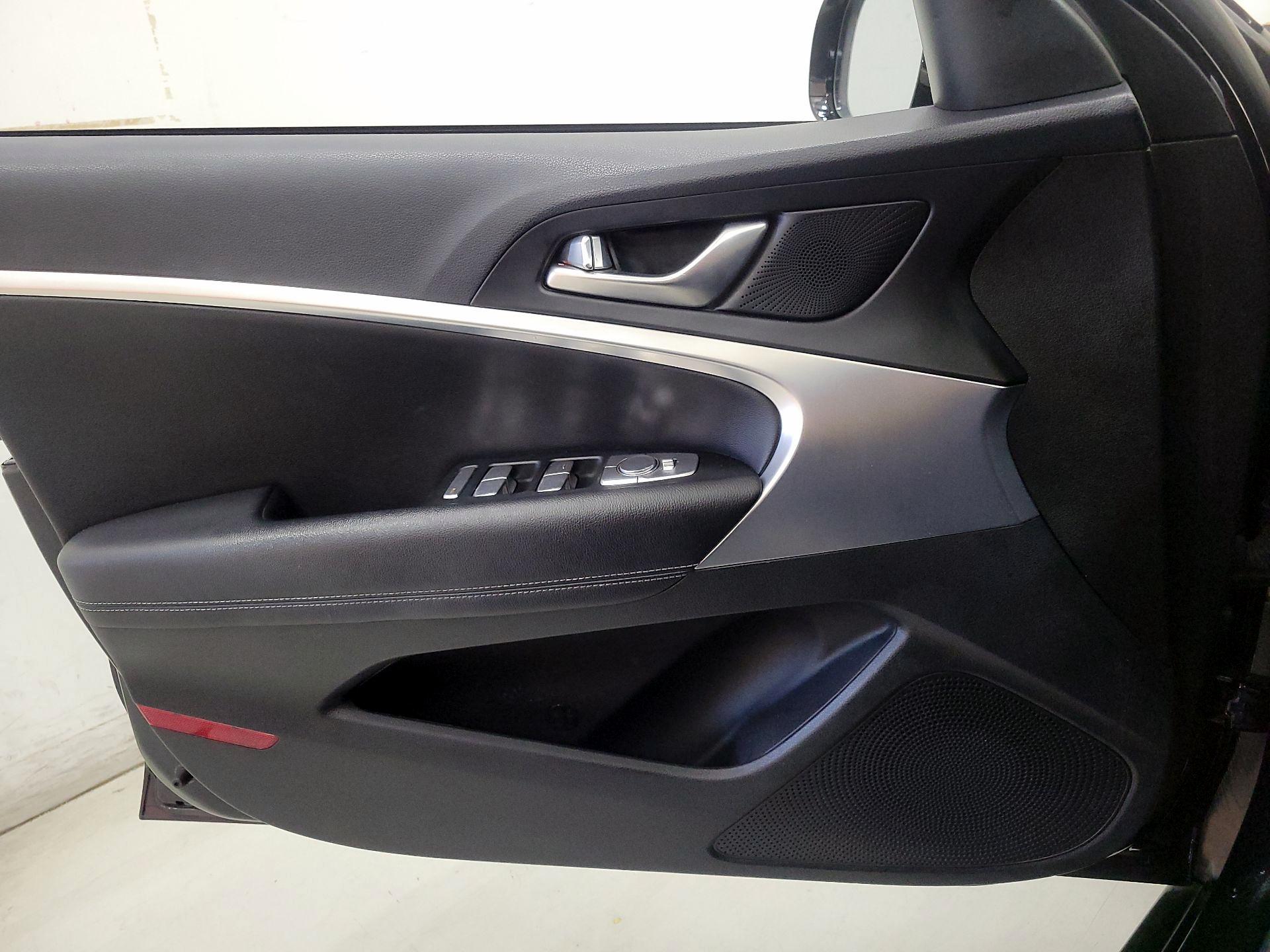 Thumbnail: 2023 Genesis G70 - 12