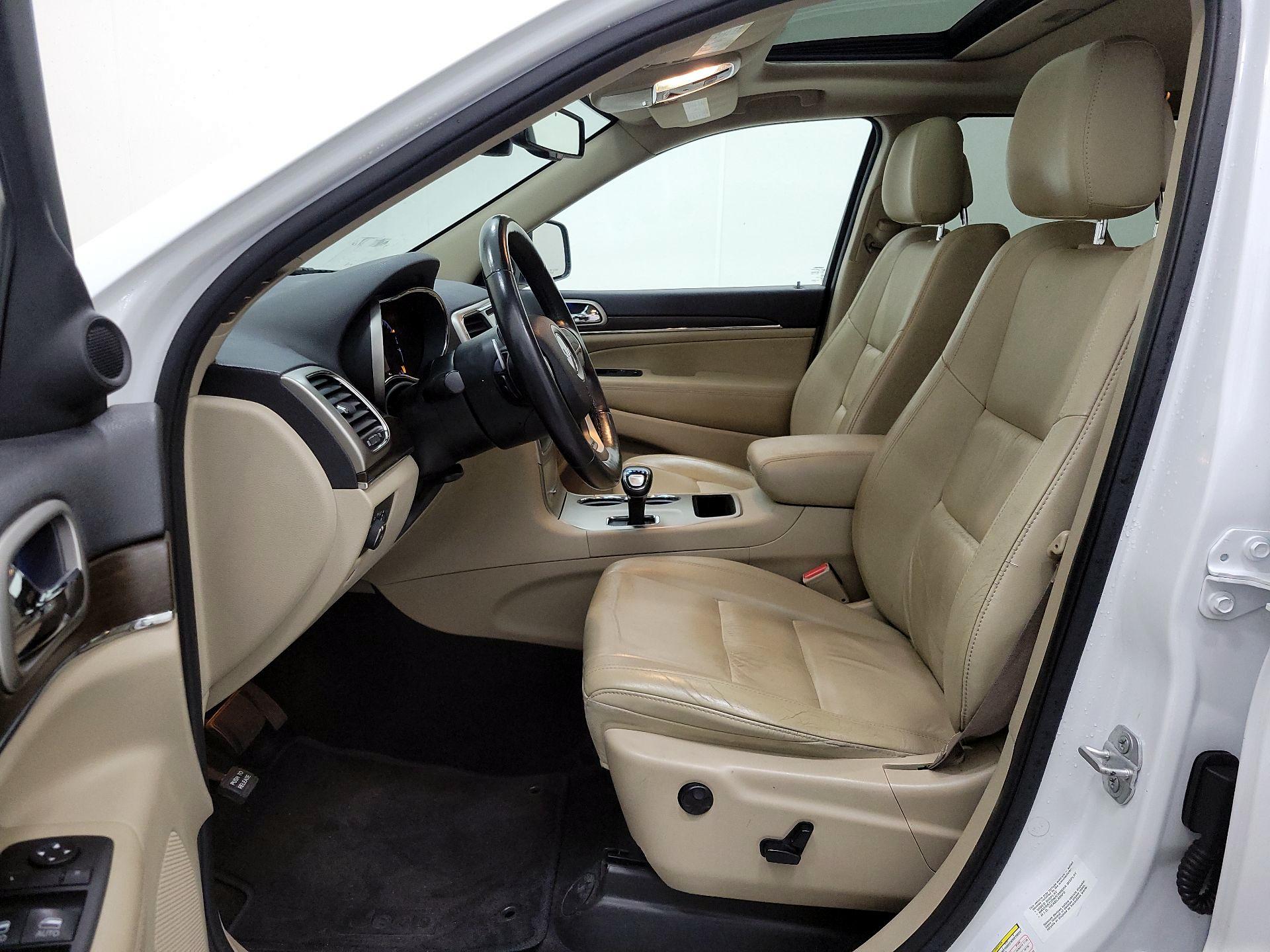 Thumbnail: 2015 Jeep Grand Cherokee - 11