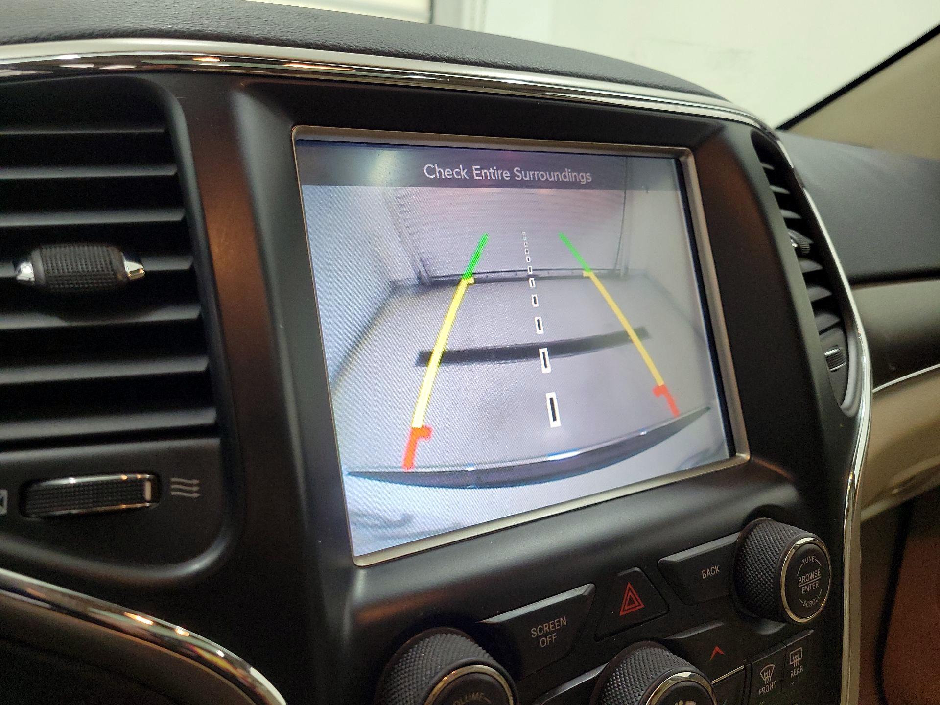 Thumbnail: 2015 Jeep Grand Cherokee - 15