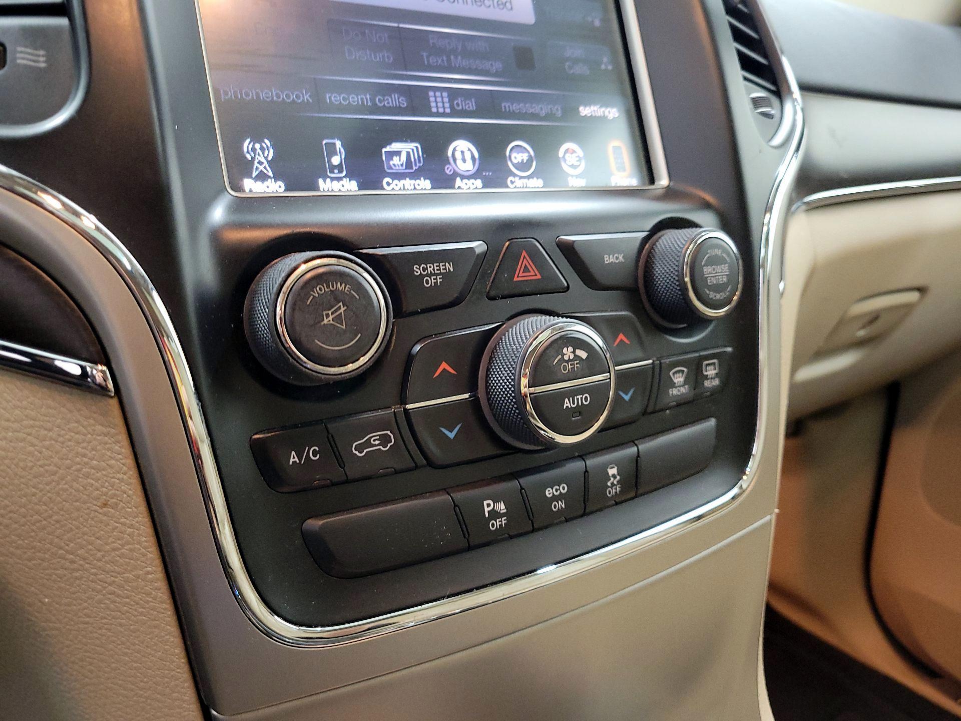 Thumbnail: 2015 Jeep Grand Cherokee - 17