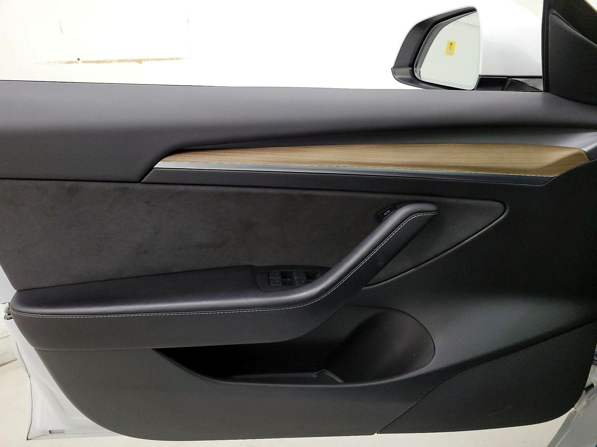 Thumbnail: 2022 Tesla Model 3 - 12