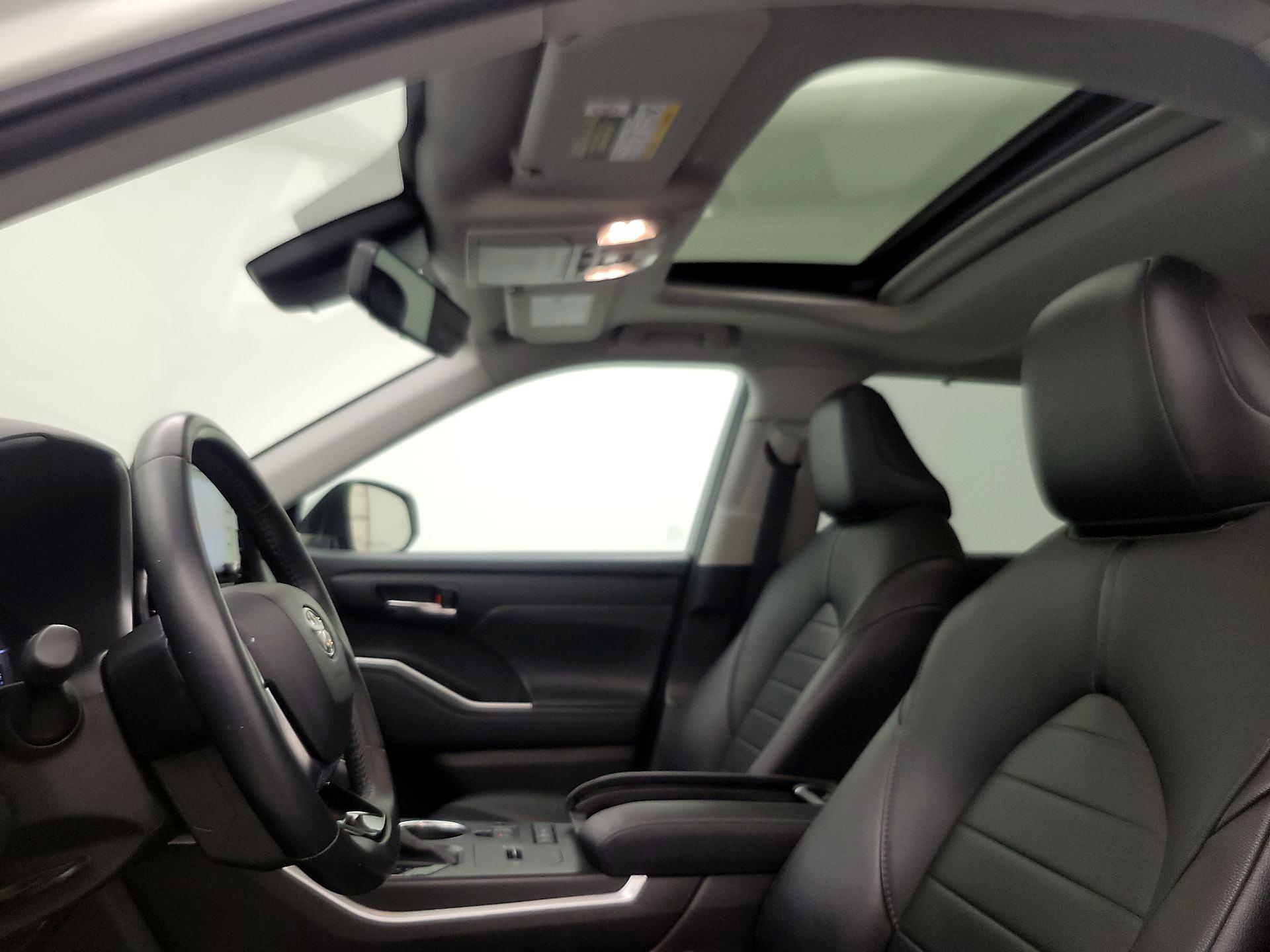 Thumbnail: 2021 Toyota Highlander - 20
