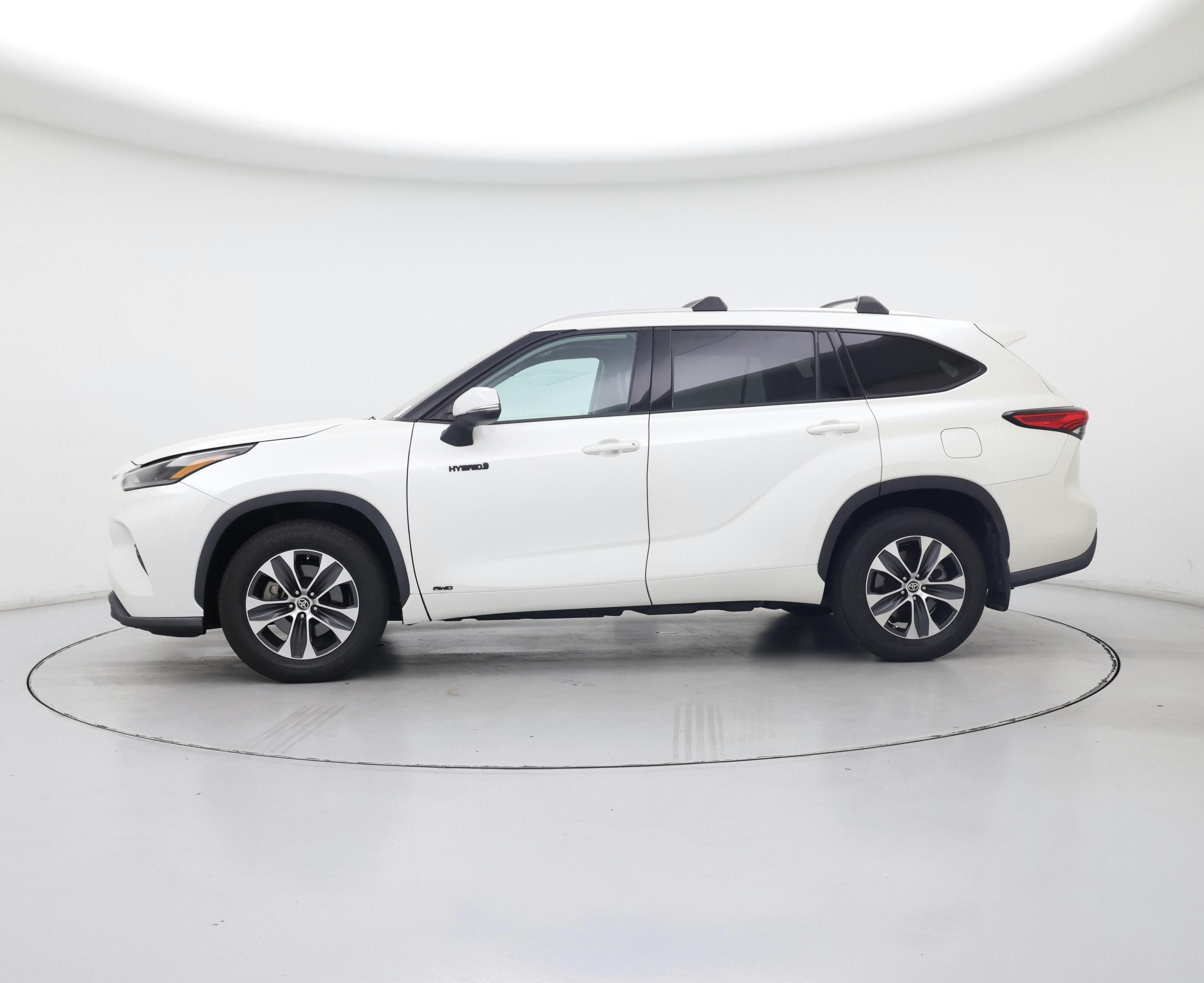 Thumbnail: 2021 Toyota Highlander - 3