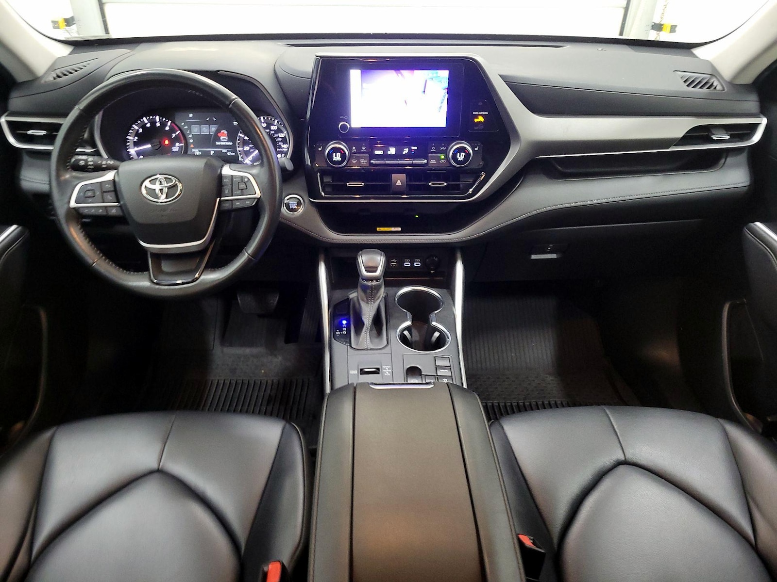 2023 Toyota Highlander XLE - Photo 10