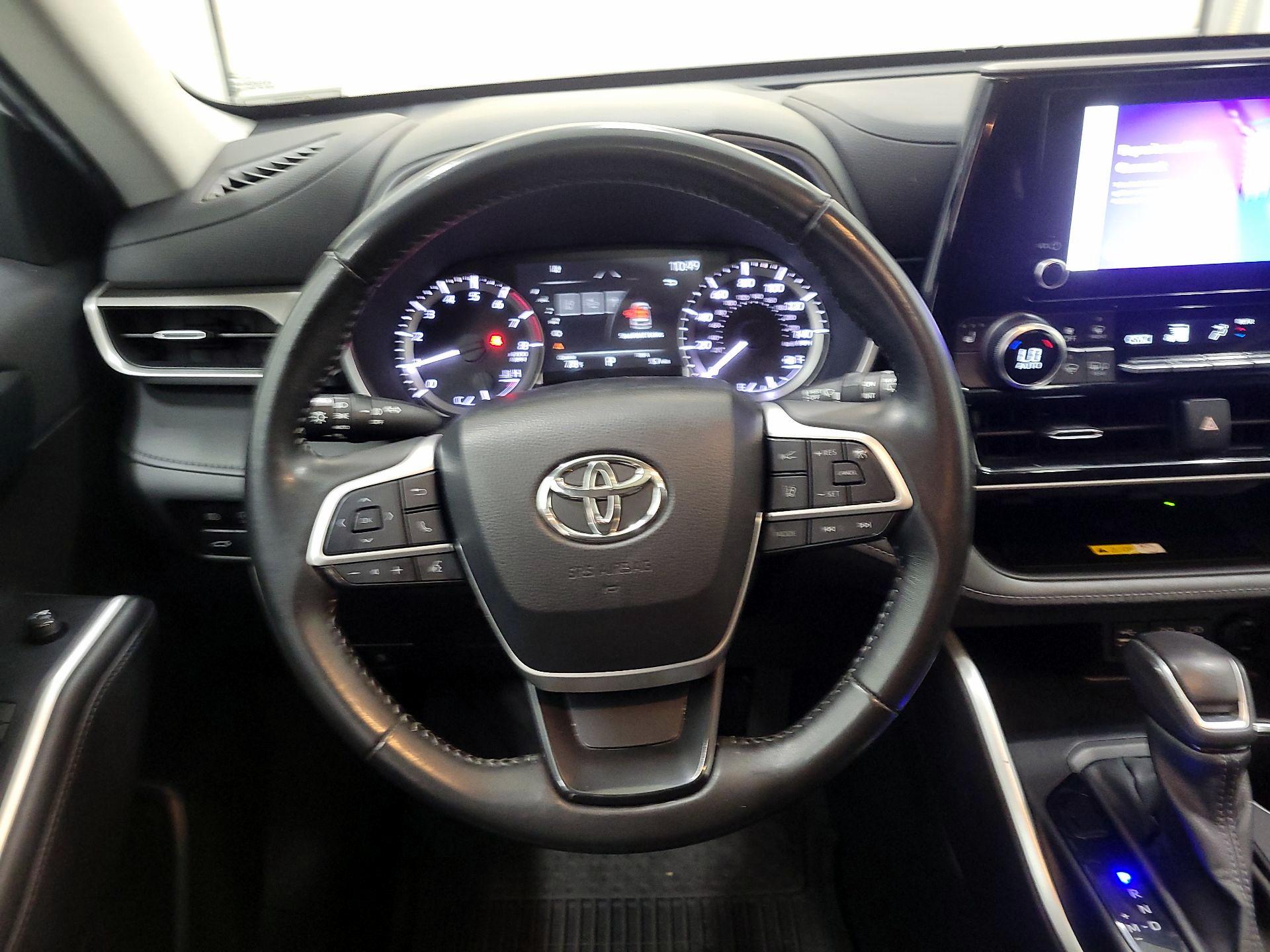 Thumbnail: 2023 Toyota Highlander - 10