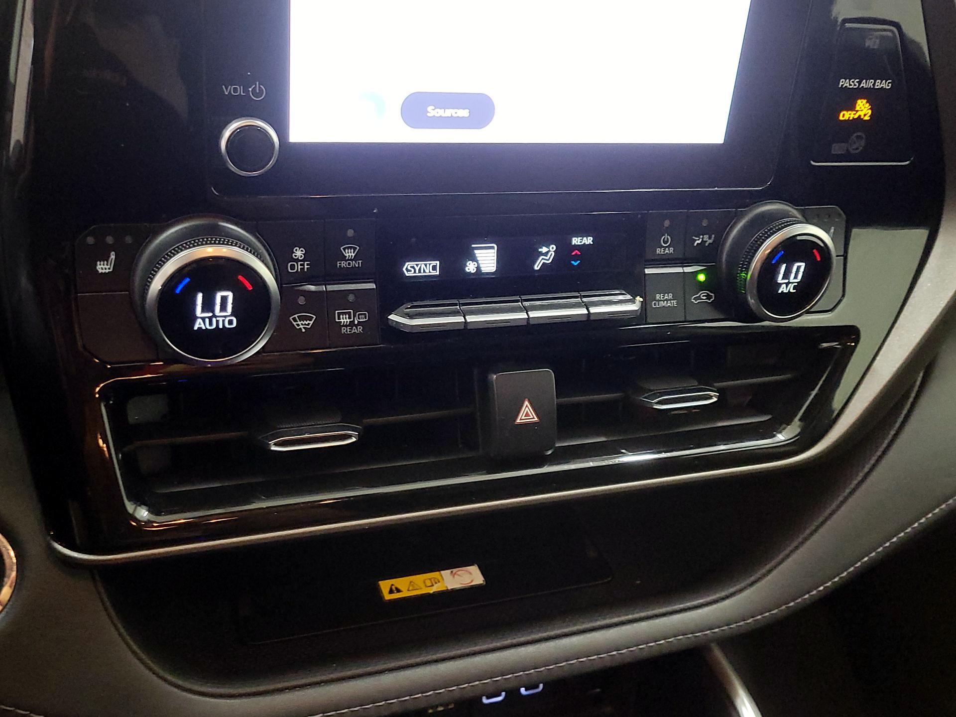 Thumbnail: 2023 Toyota Highlander - 16