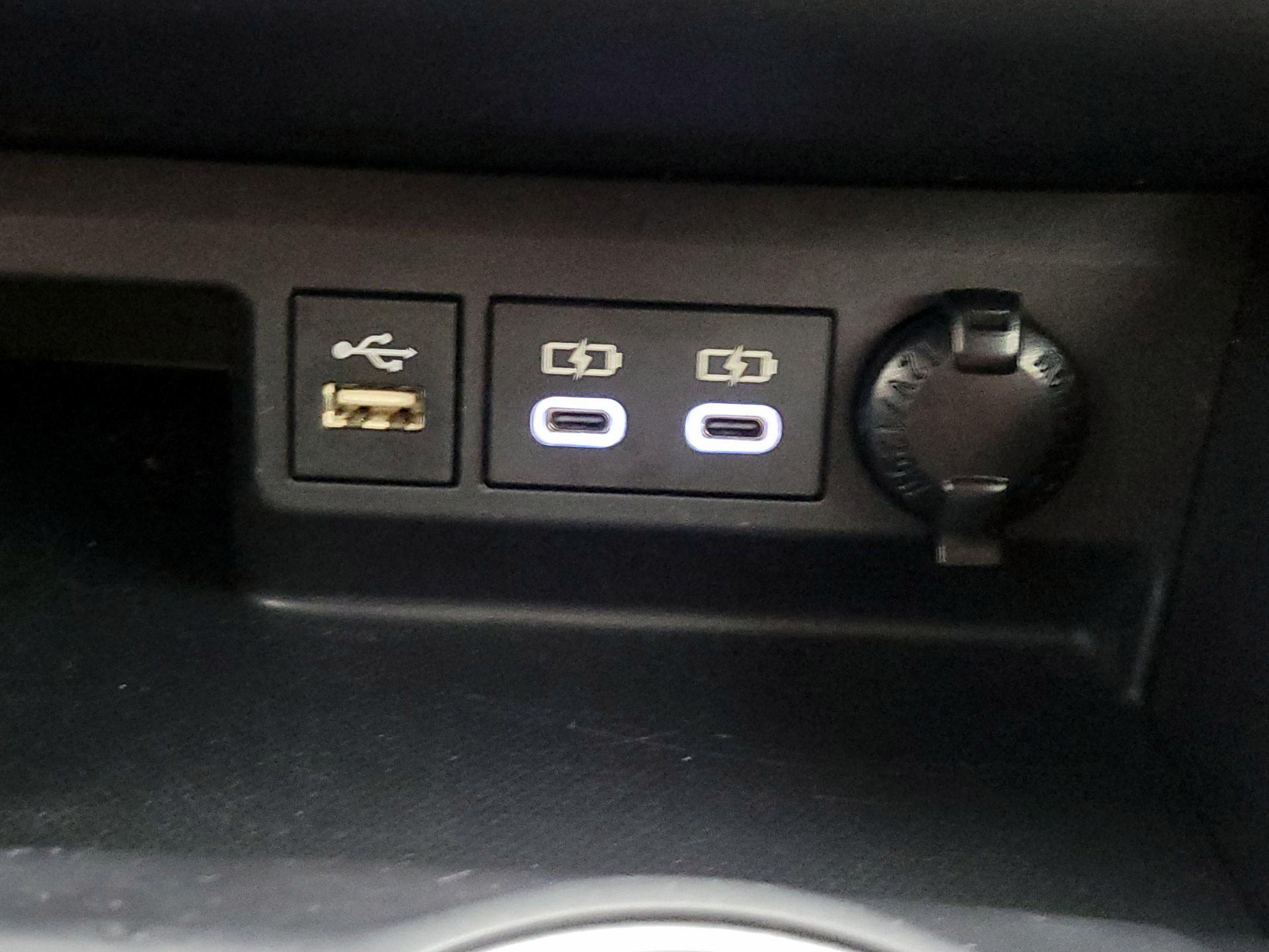 Thumbnail: 2023 Toyota Highlander - 18