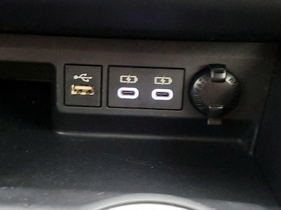 USB/AUX Ports