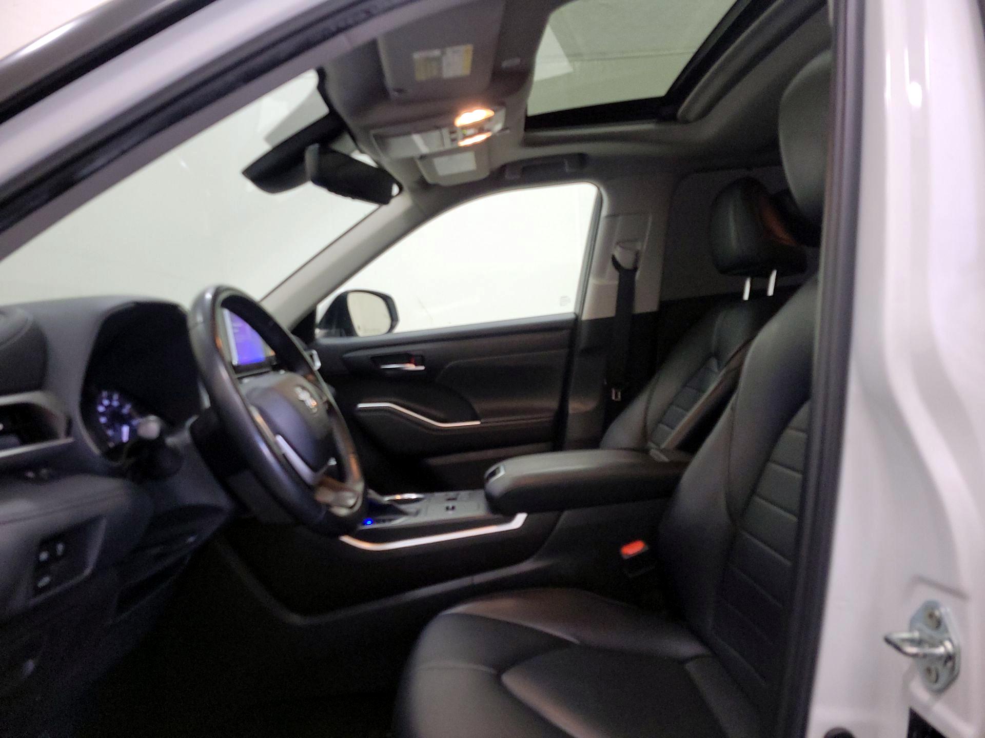 Thumbnail: 2023 Toyota Highlander - 19