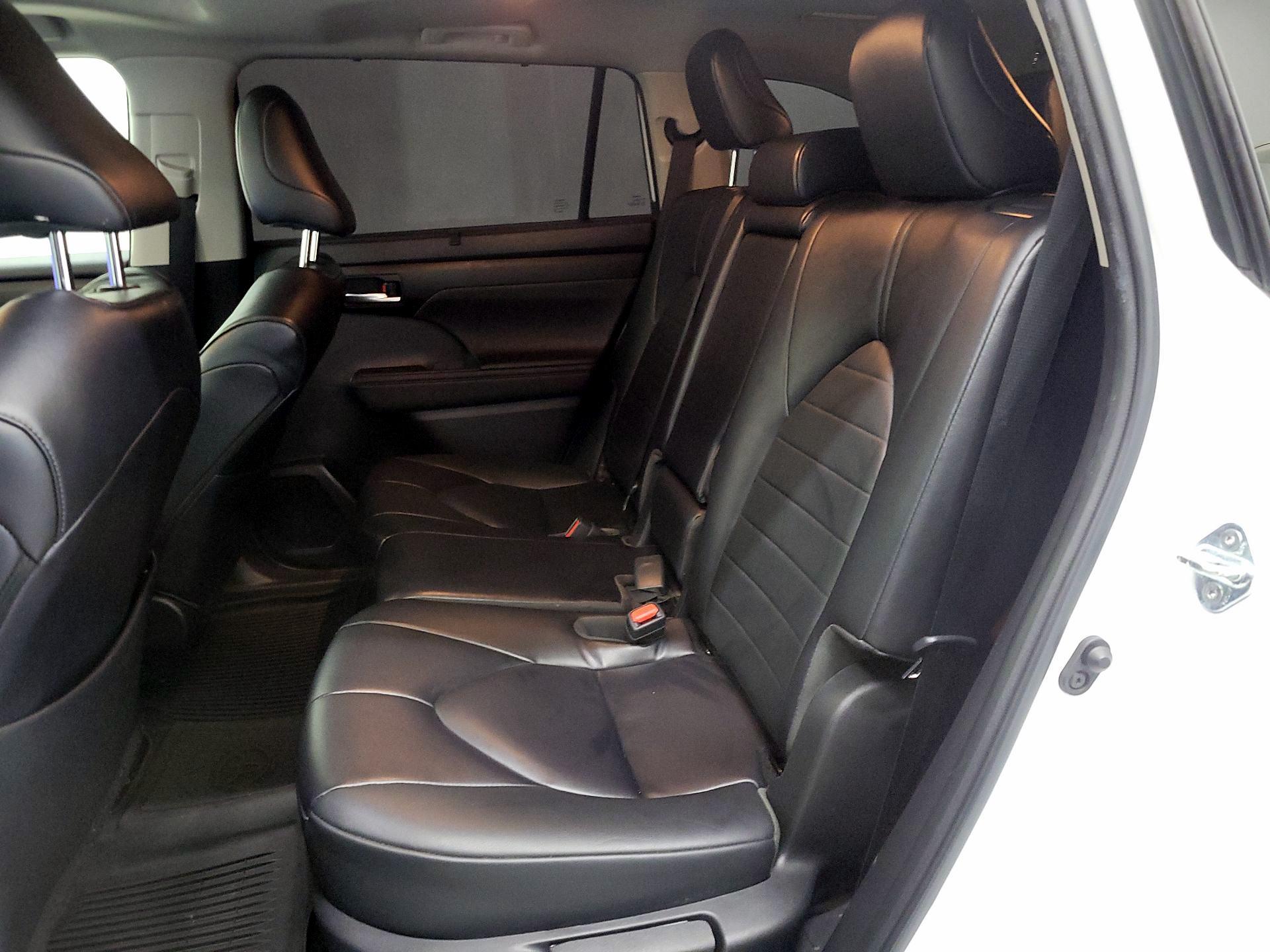 Thumbnail: 2023 Toyota Highlander - 20