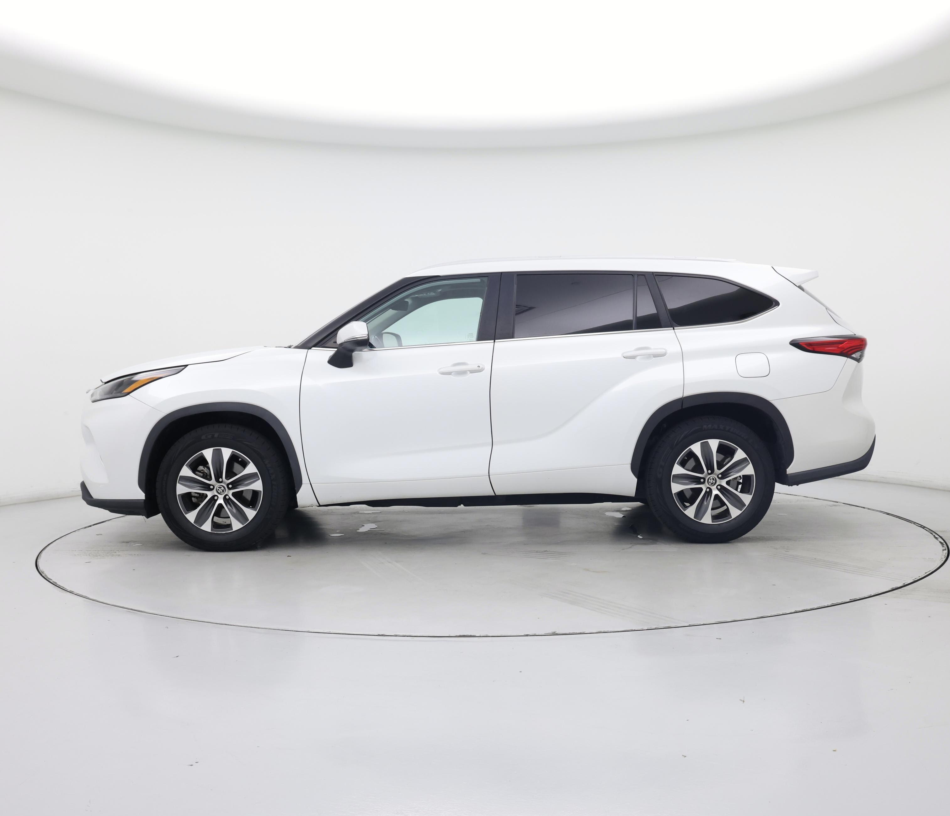 Thumbnail: 2023 Toyota Highlander - 3