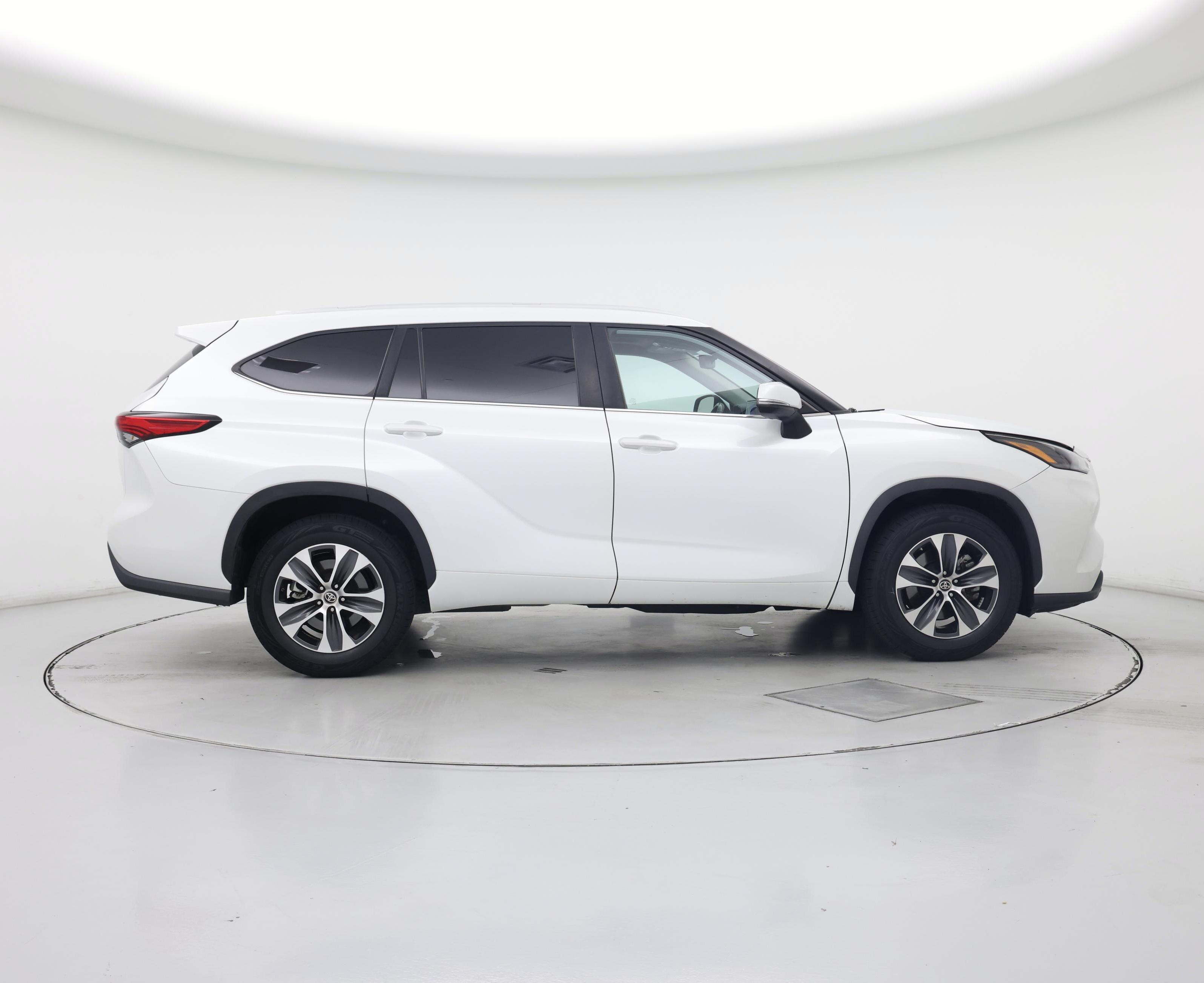 Thumbnail: 2023 Toyota Highlander - 7