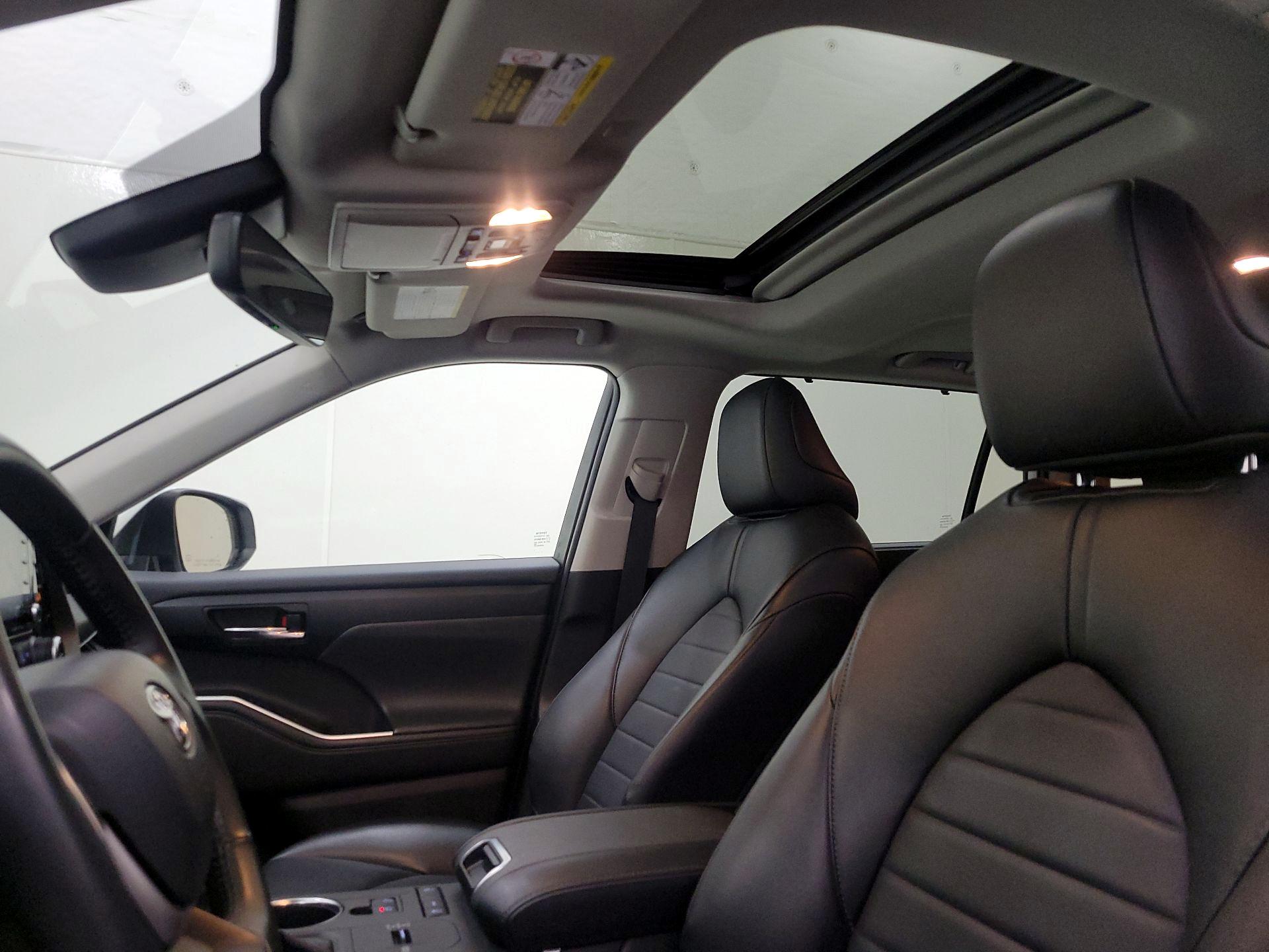 Thumbnail: 2022 Toyota Highlander - 20