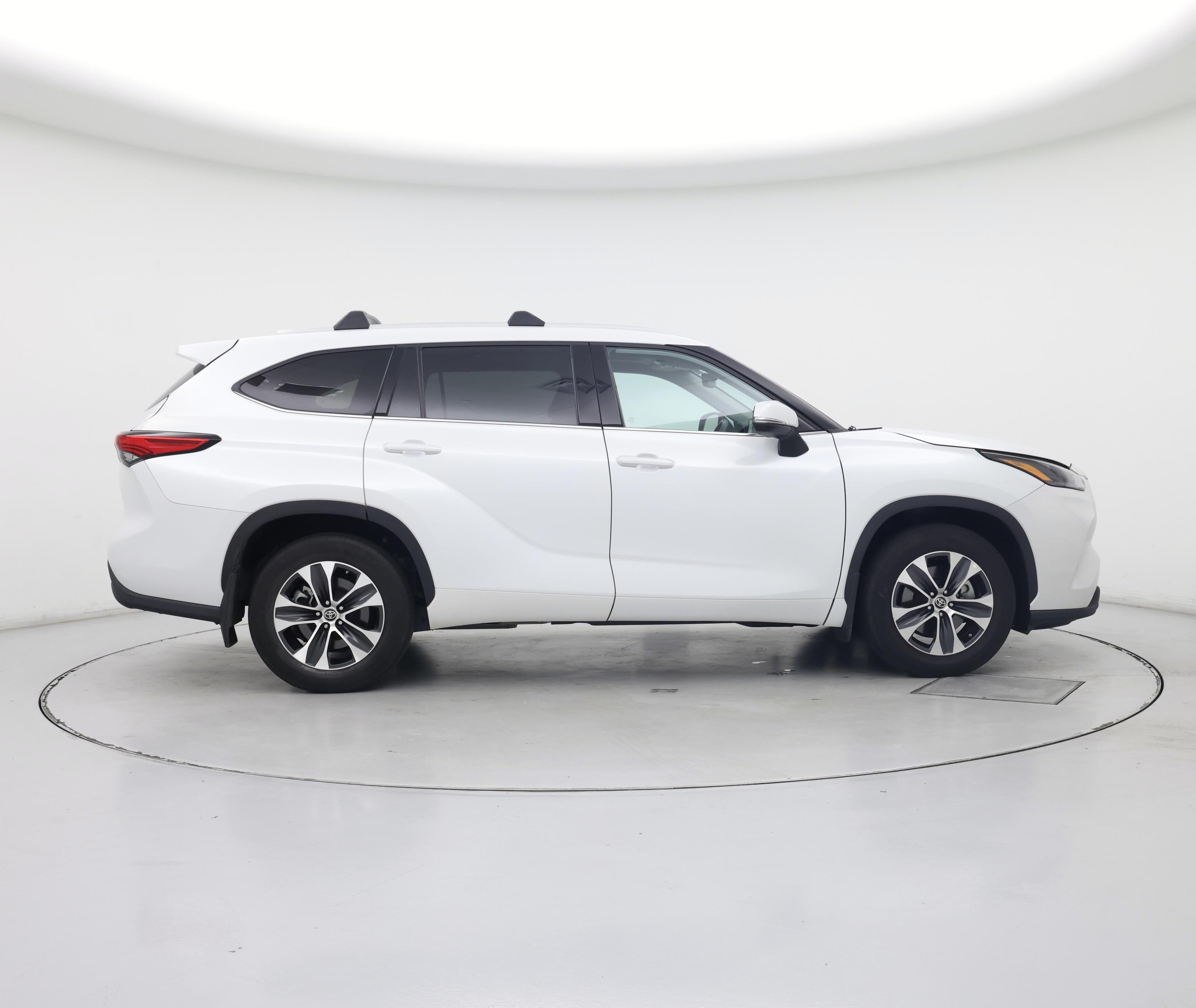 Thumbnail: 2022 Toyota Highlander - 7