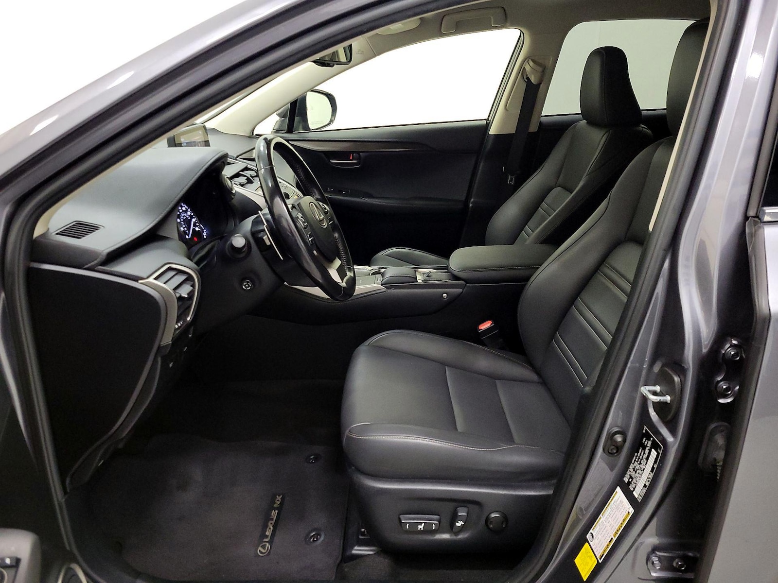 2020 Lexus NX 300 - Photo 12