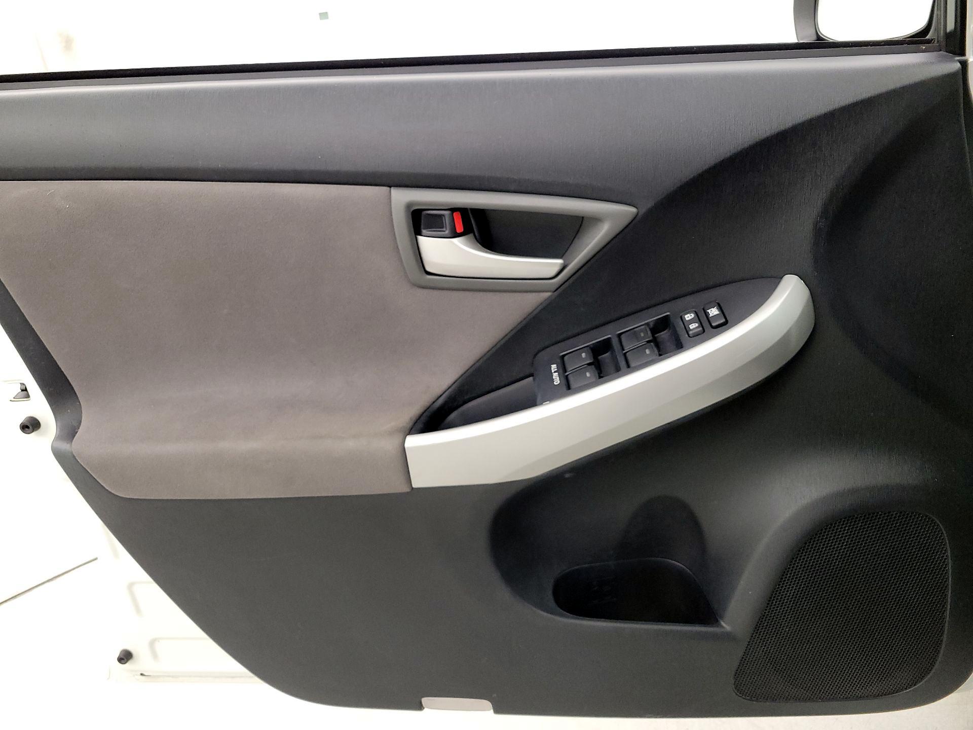 Thumbnail: 2014 Toyota Prius - 12