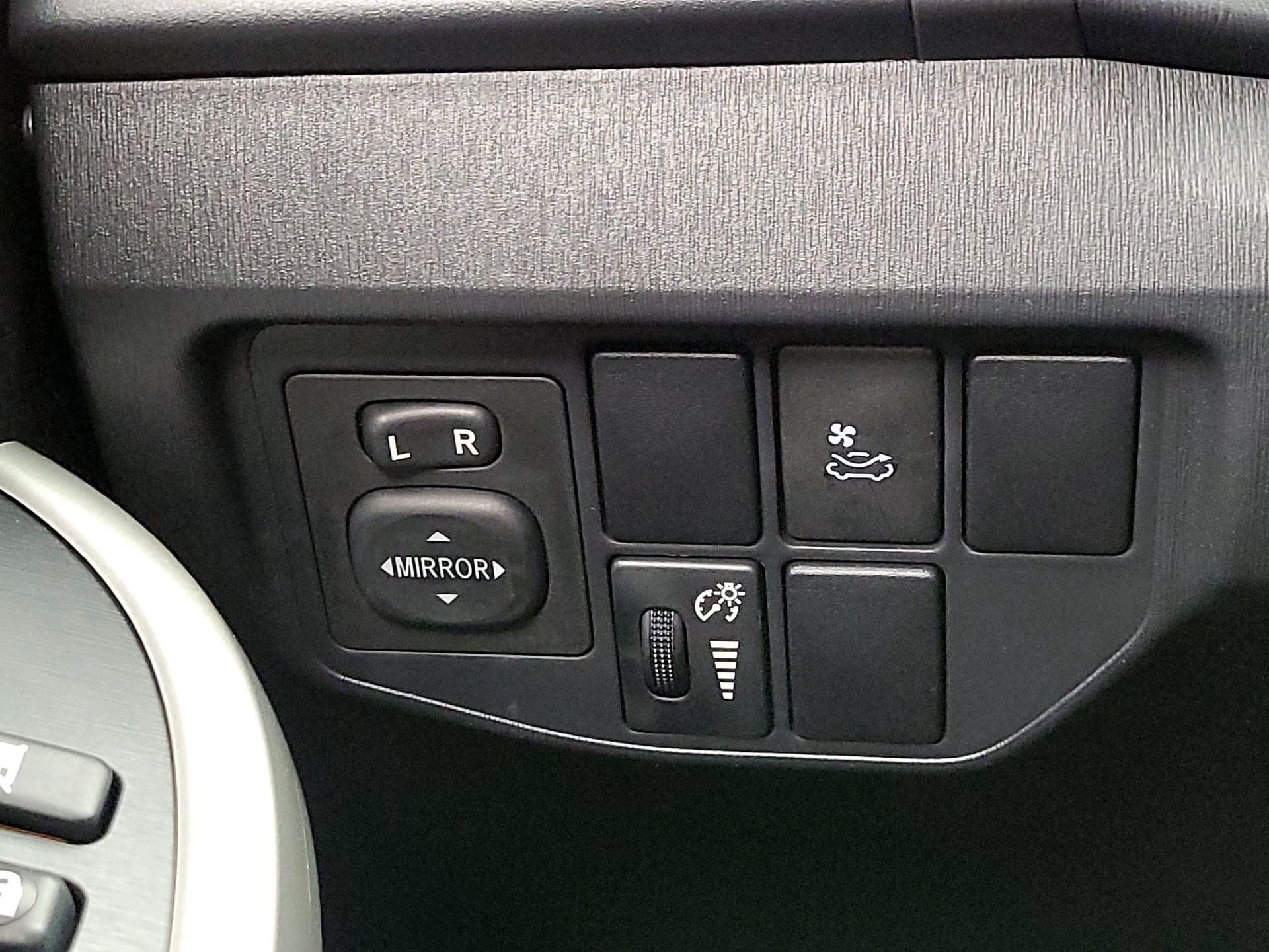 Thumbnail: 2014 Toyota Prius - 13