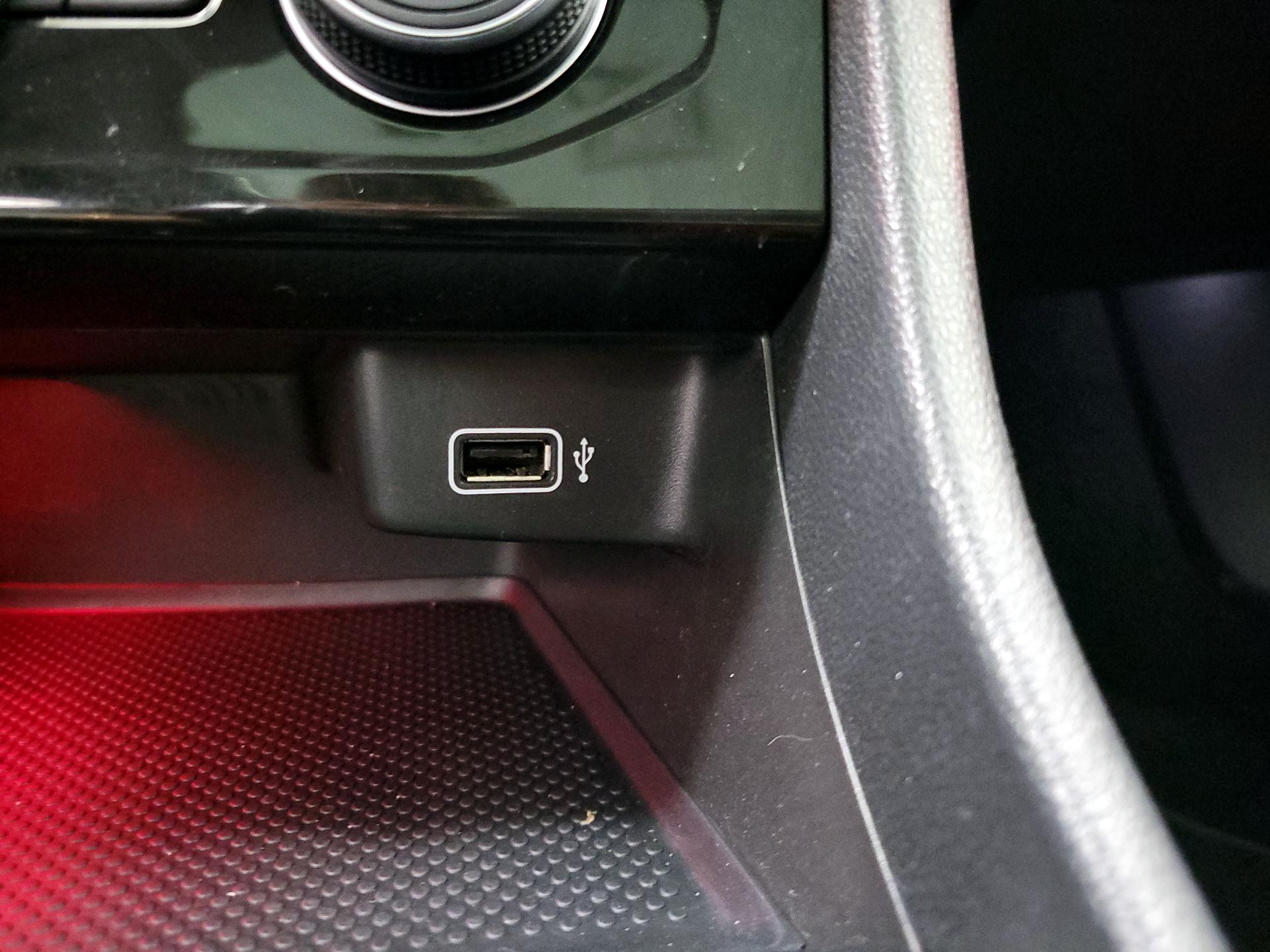 Thumbnail: 2019 Volkswagen Jetta - 18