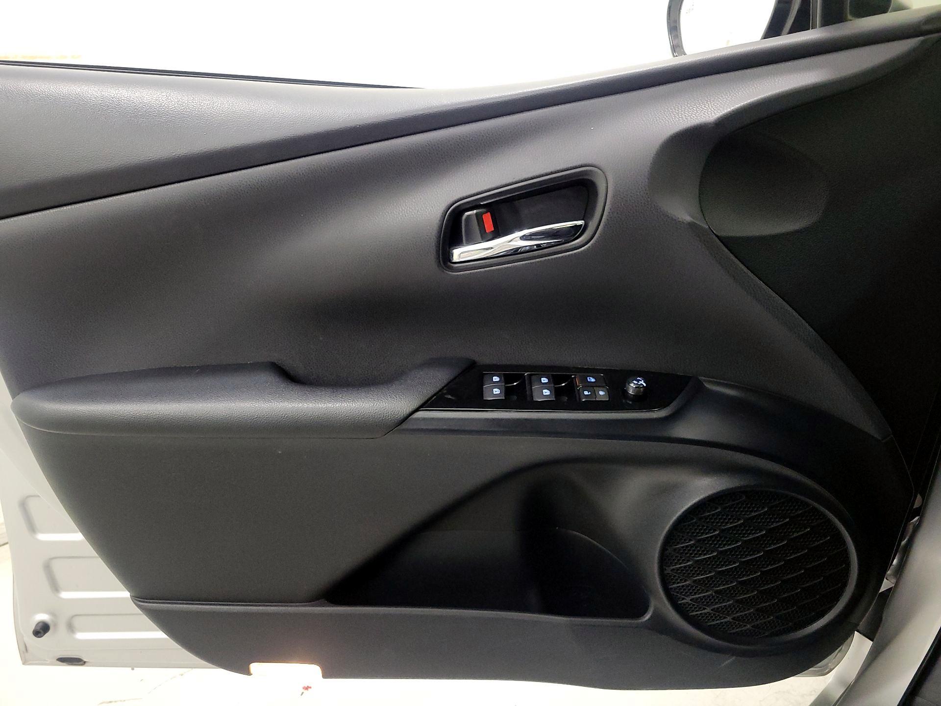 Thumbnail: 2017 Toyota Prius - 12