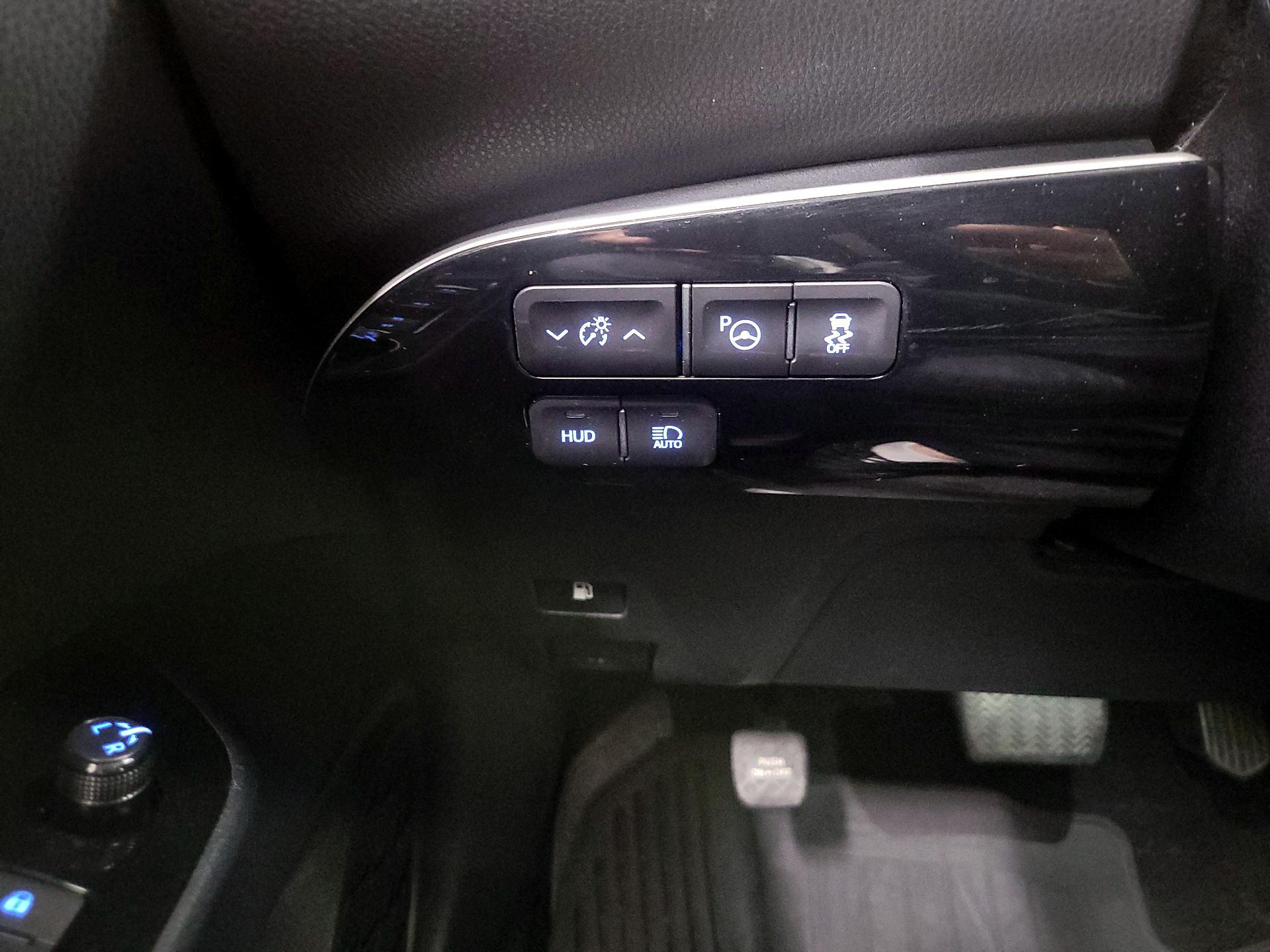 Thumbnail: 2017 Toyota Prius - 13