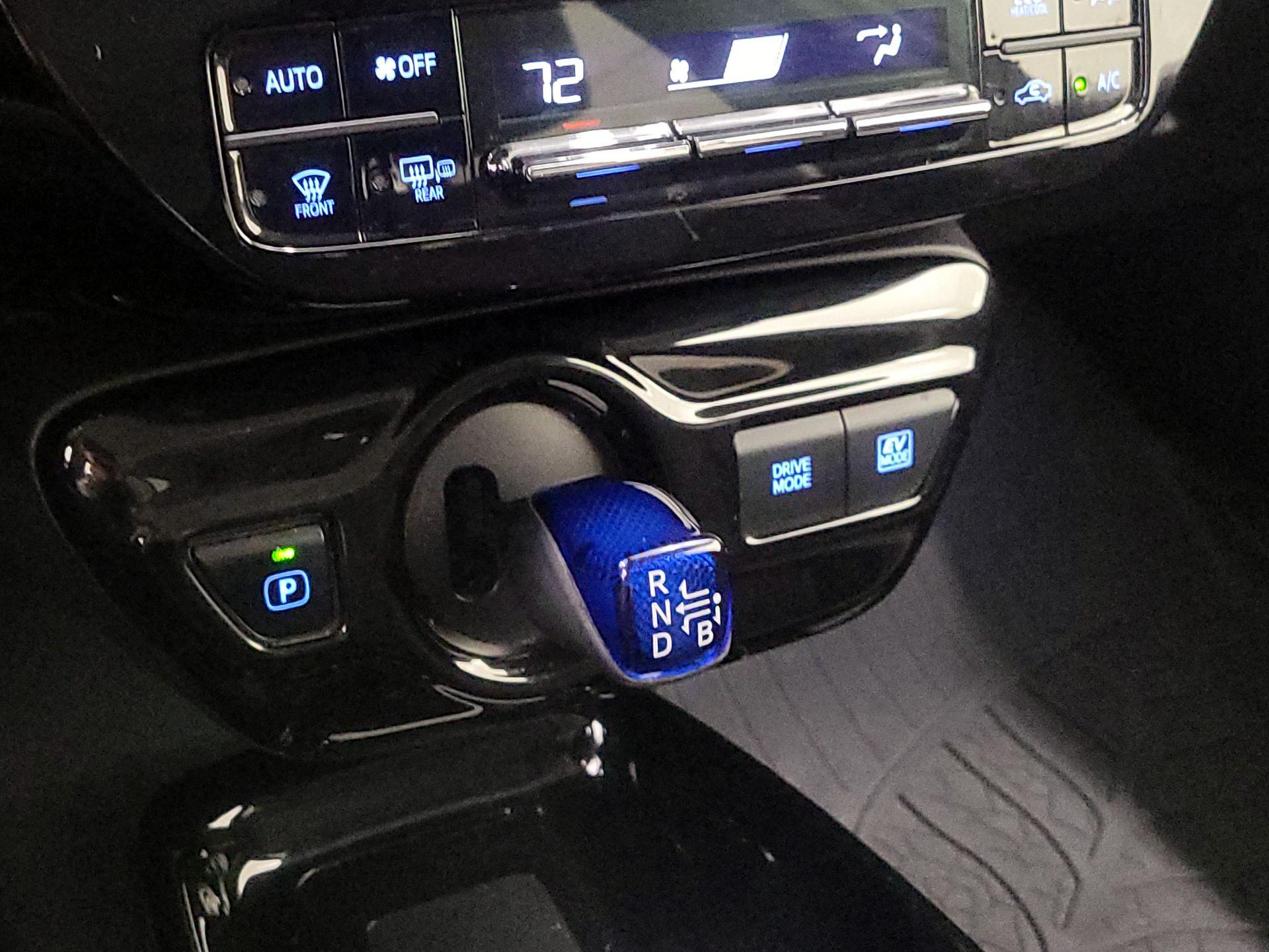 Thumbnail: 2017 Toyota Prius - 17