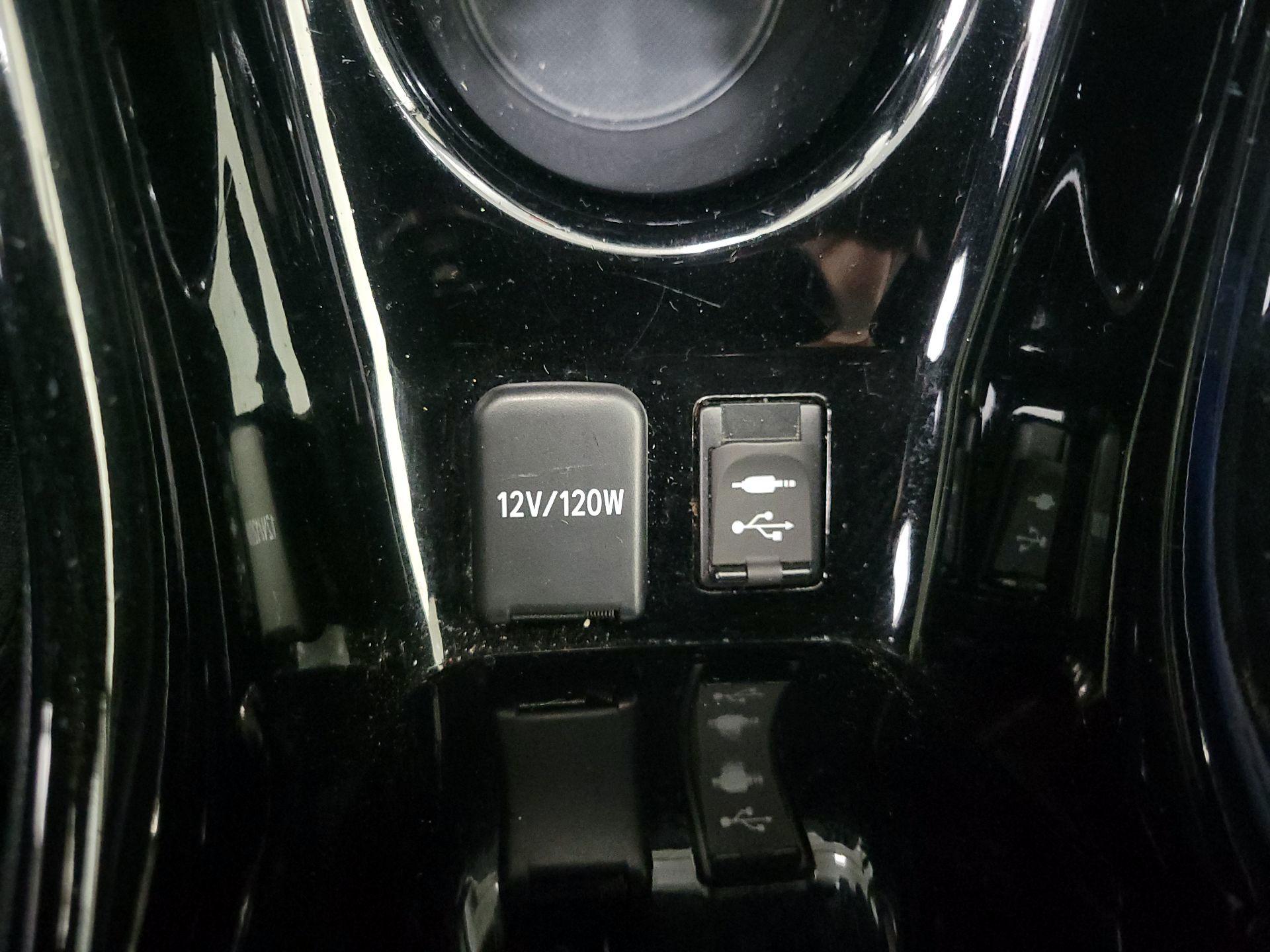 Thumbnail: 2017 Toyota Prius - 18