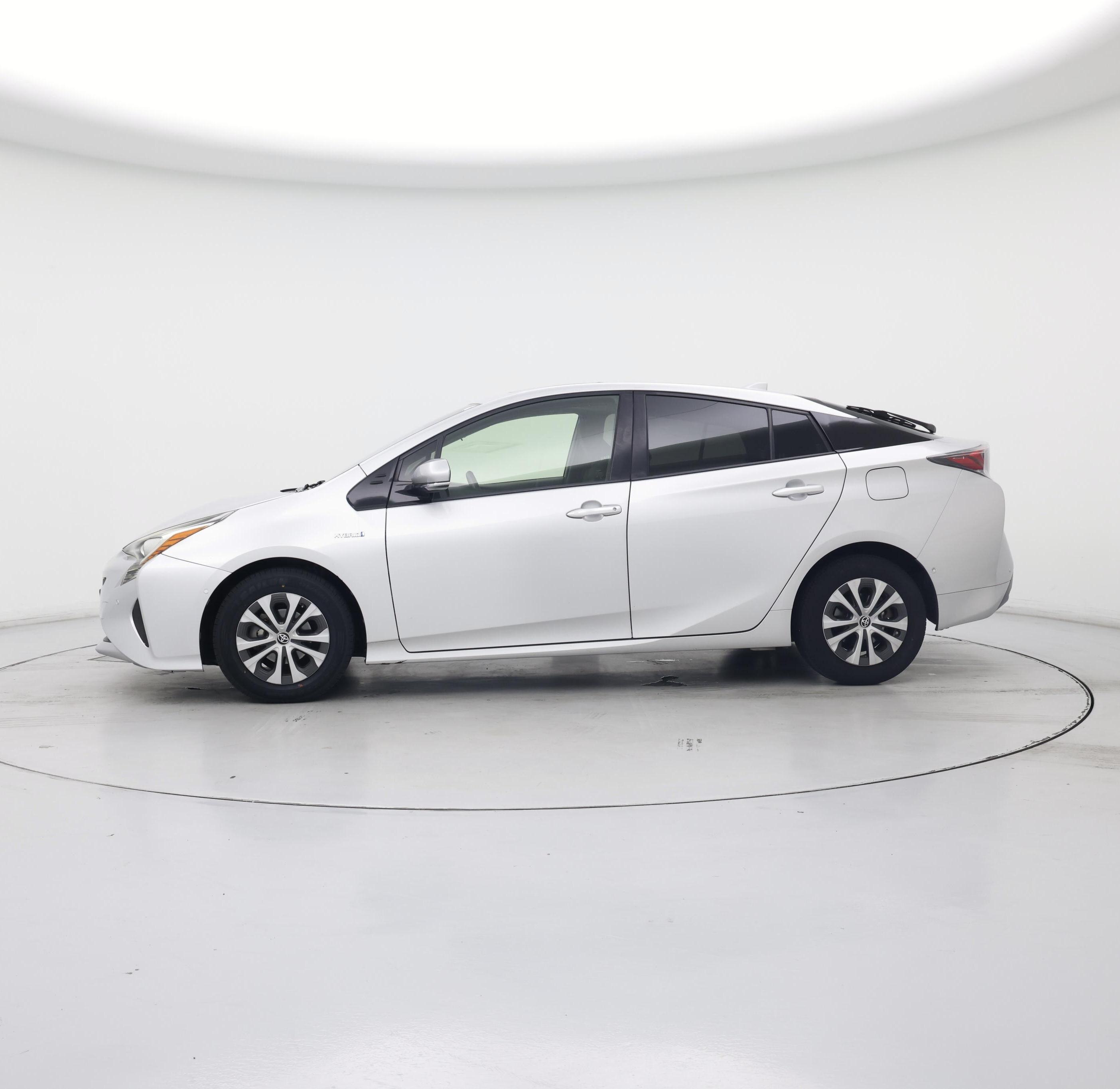 Thumbnail: 2017 Toyota Prius - 3