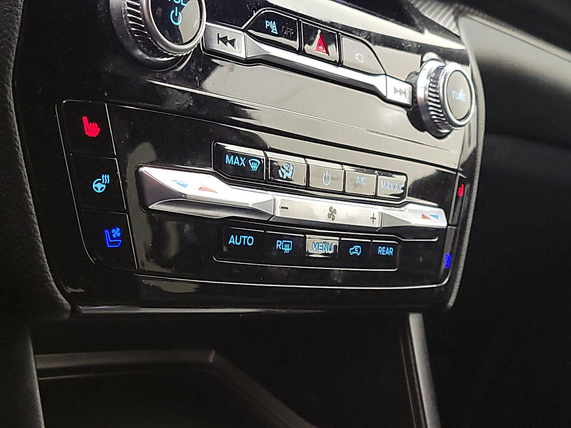 Thumbnail: 2022 Ford Explorer - 17