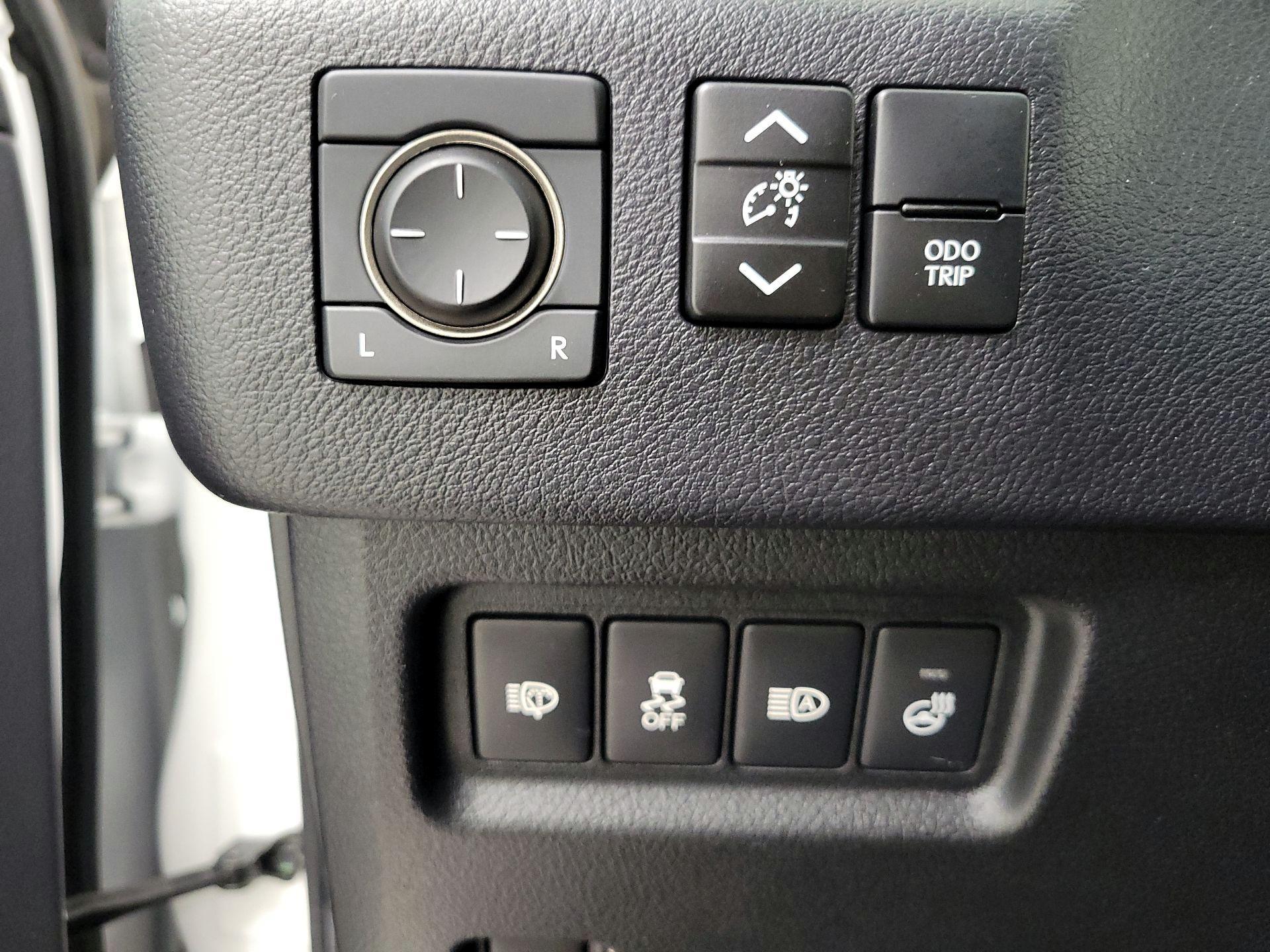 Thumbnail: 2021 Lexus GX - 13