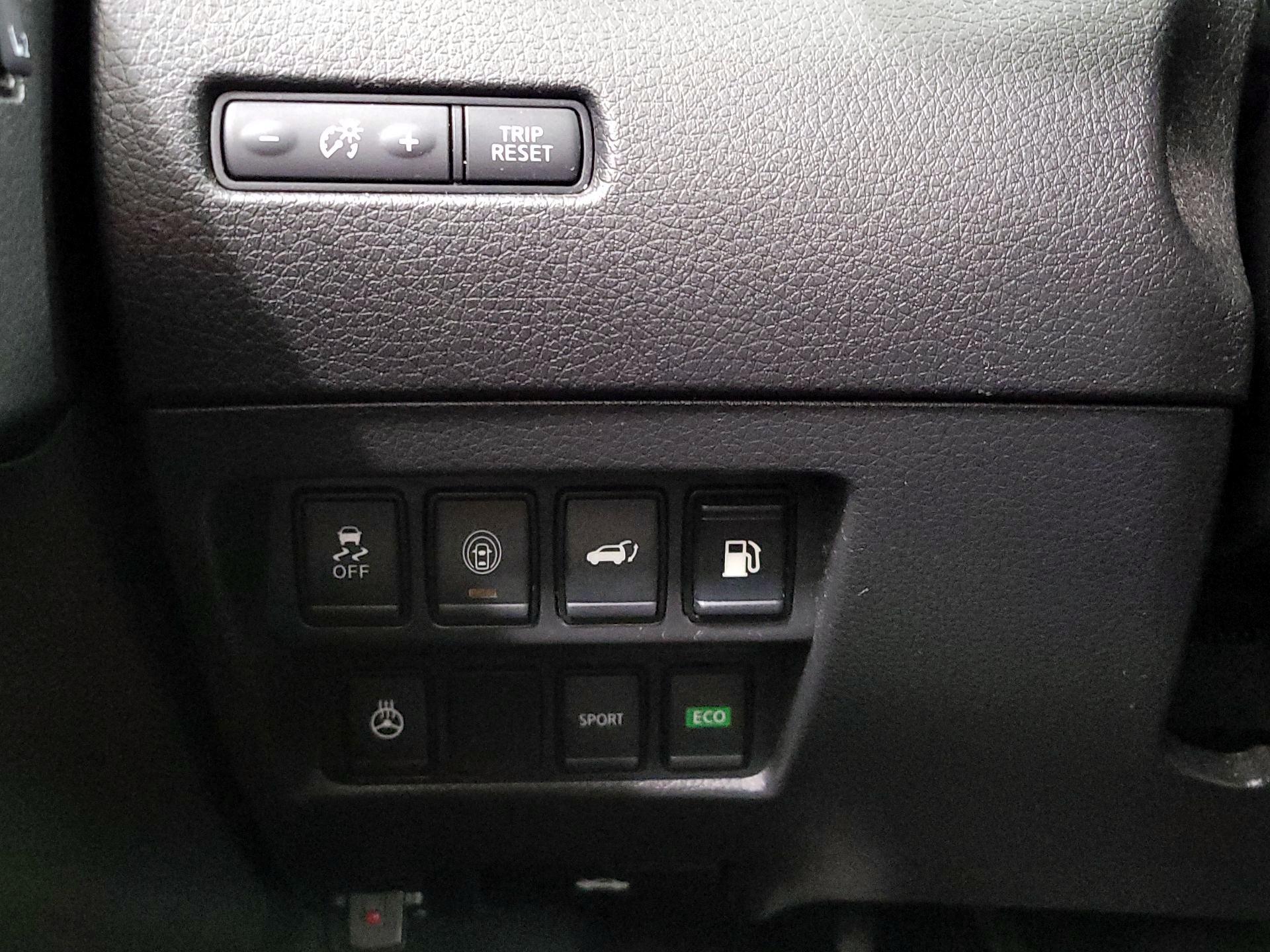 Thumbnail: 2018 Nissan Rogue - 13