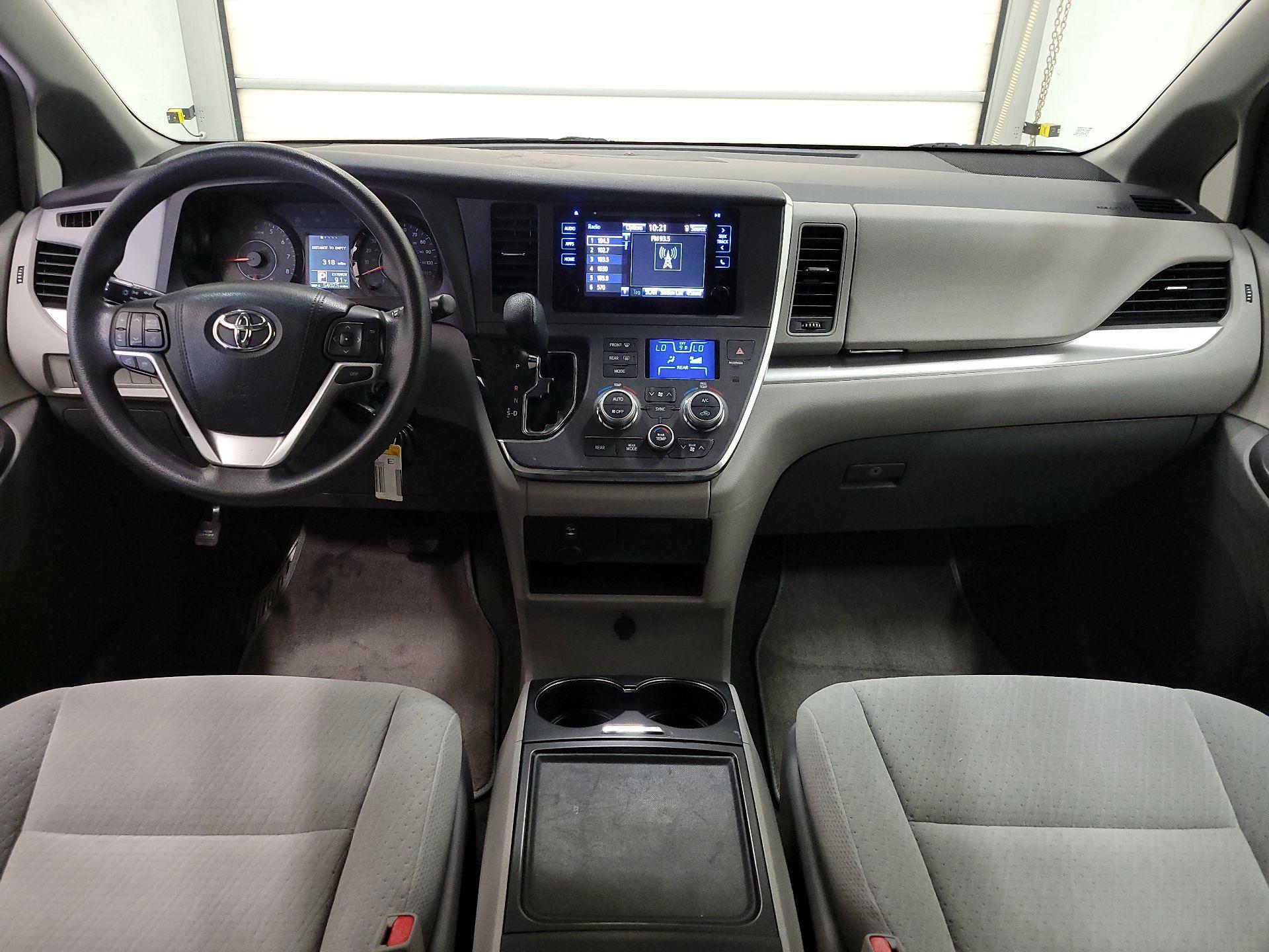 Thumbnail: 2015 Toyota Sienna - 9