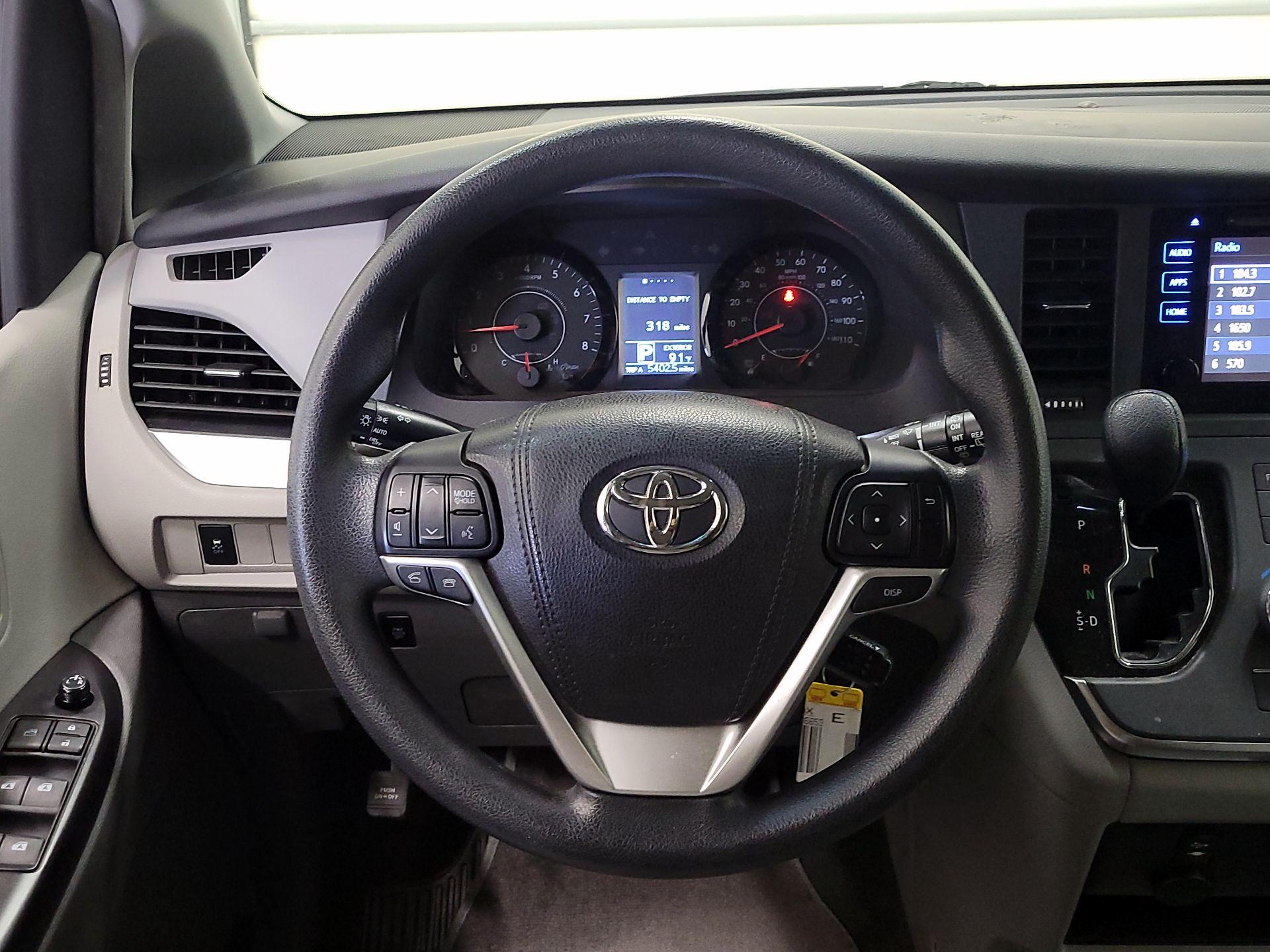 Thumbnail: 2015 Toyota Sienna - 10