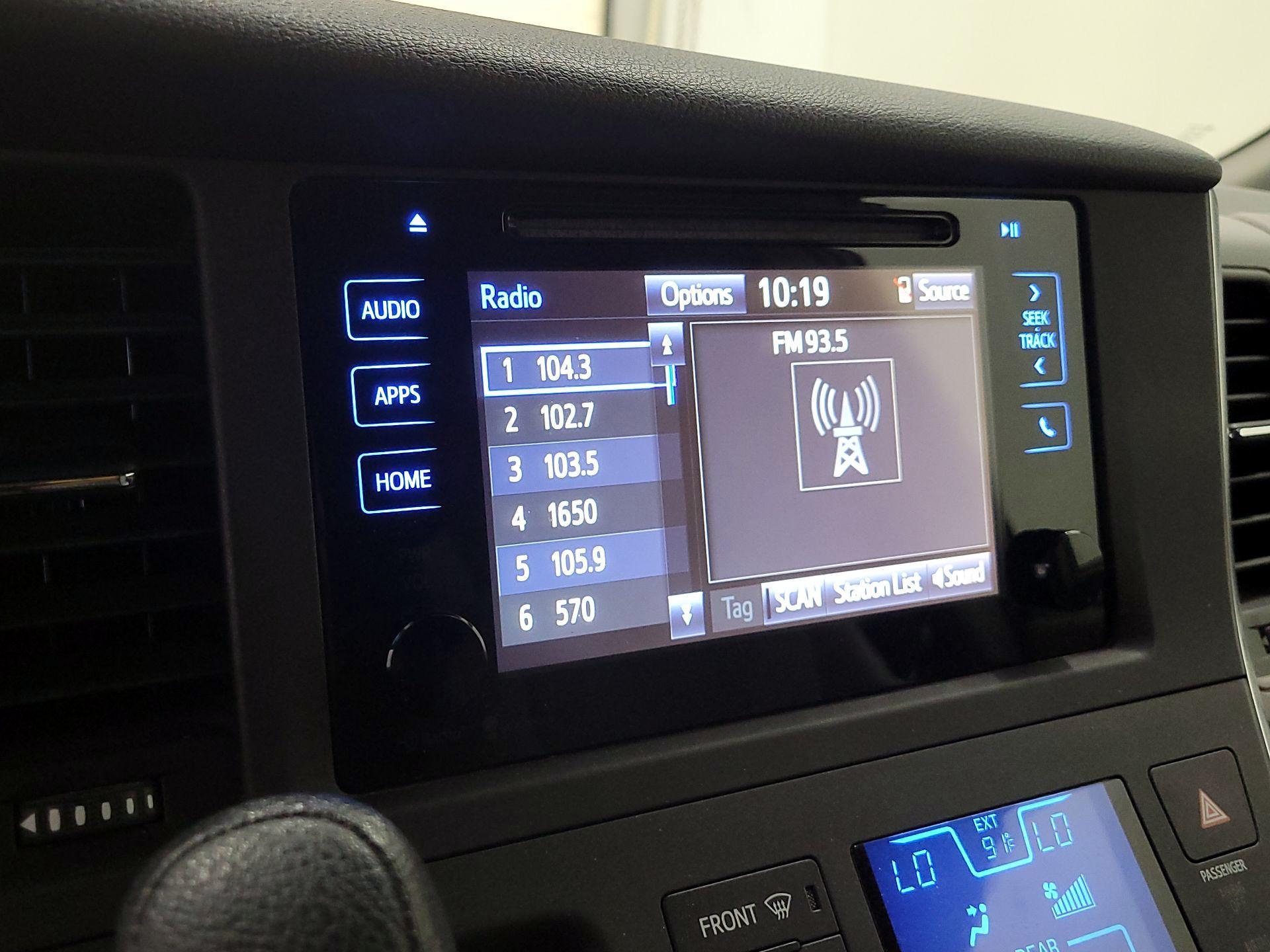 Thumbnail: 2015 Toyota Sienna - 14